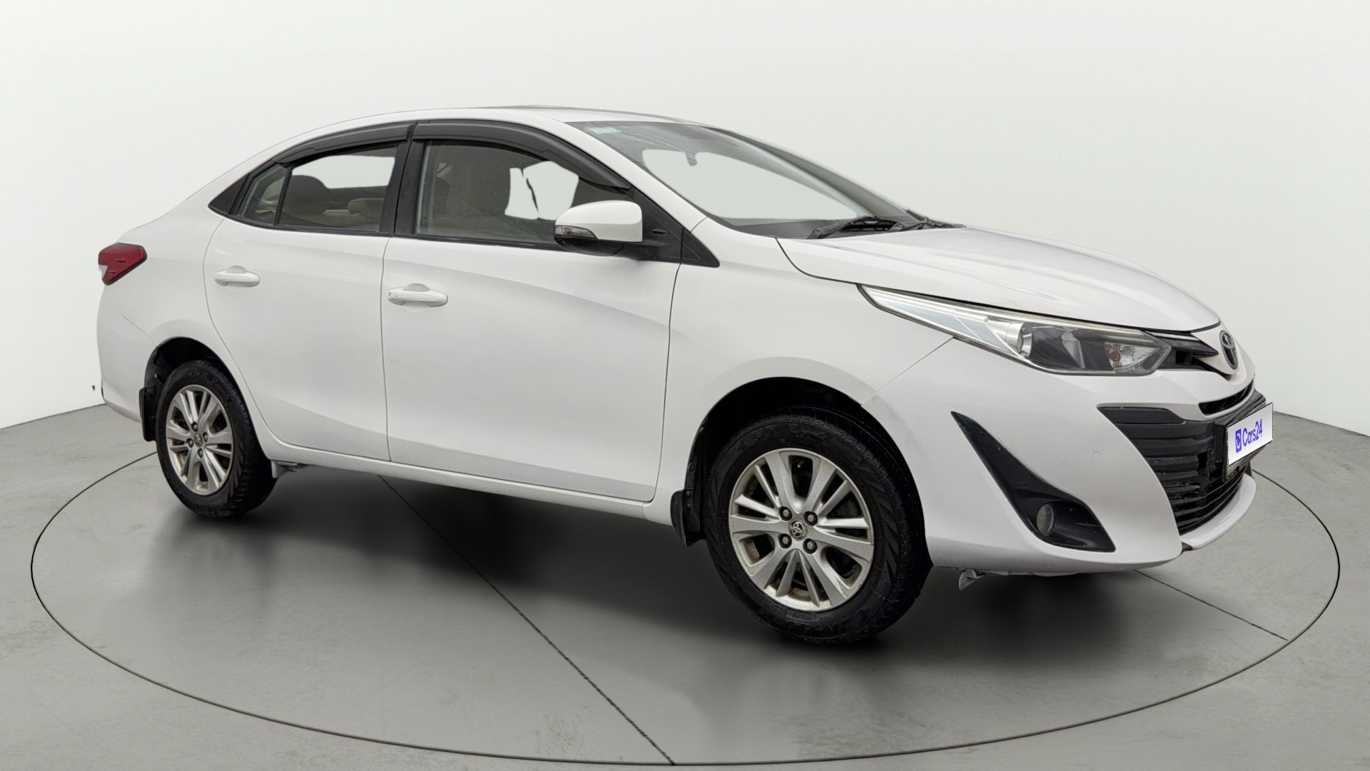 View 2018 Toyota Yaris V CVT Image 14 Used 2018 Toyota Yaris V CVT Image 14