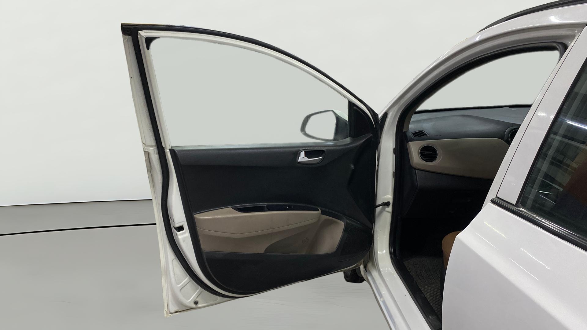 View 2017 Hyundai Grand i10 Sportz 1.2 Kappa Image 31 Used 2017 Hyundai Grand i10 Sportz 1.2 Kappa Image 31