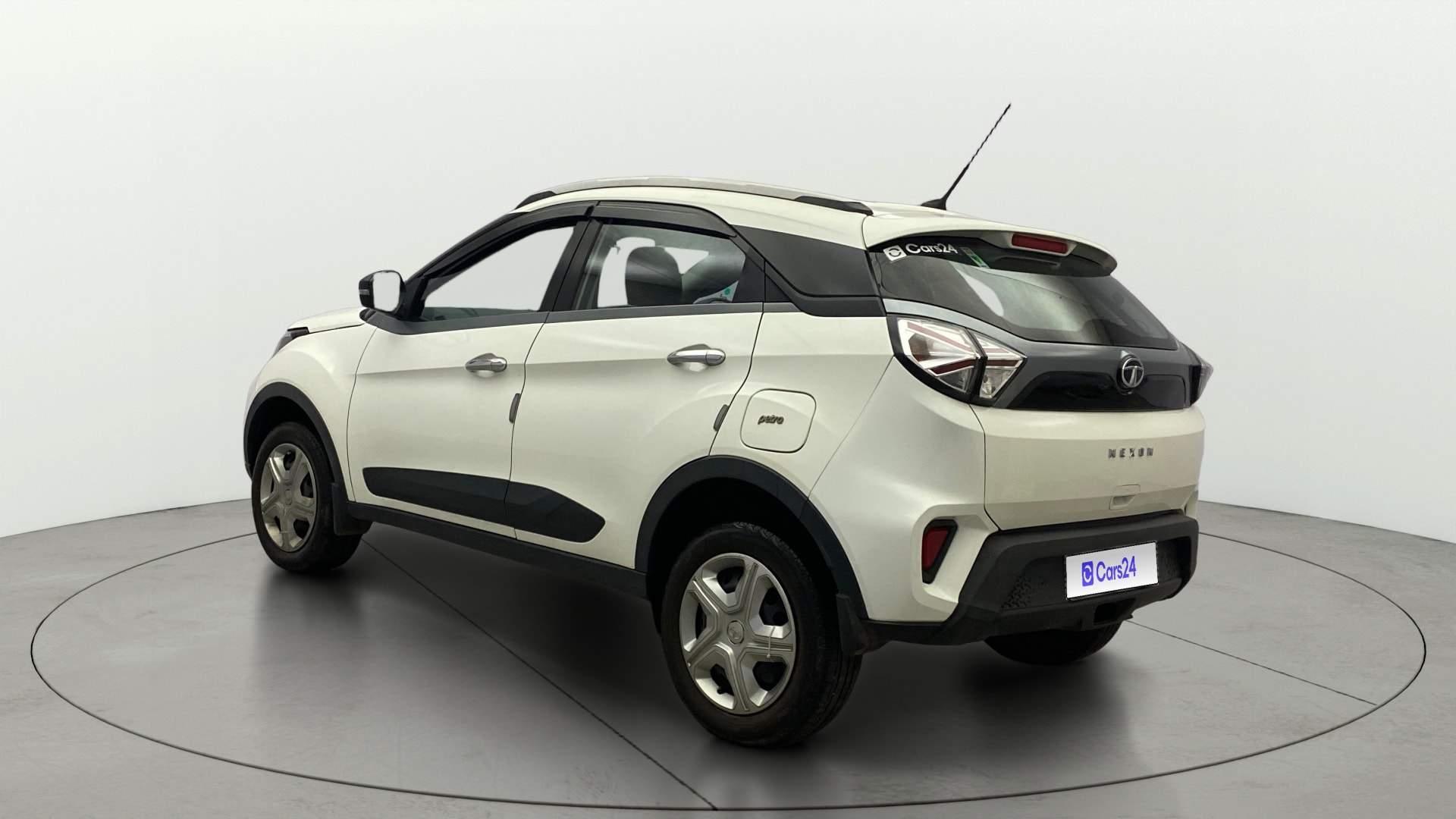 View 2022 Tata Nexon Revotron XE Image 2 Used 2022 Tata Nexon Revotron XE Image 2