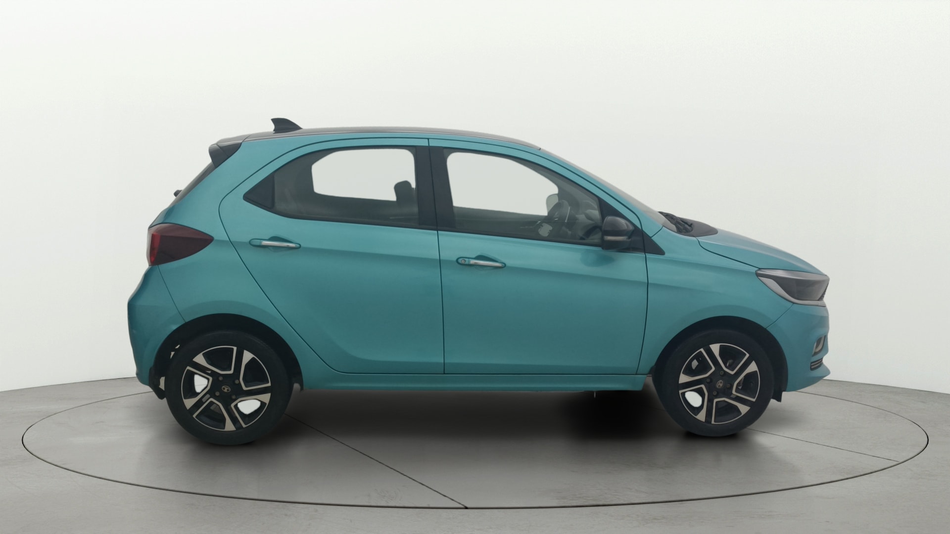 View 2025 Tata Tiago Revotorq XB Image 9 Used 2025 Tata Tiago Revotorq XB Image 9