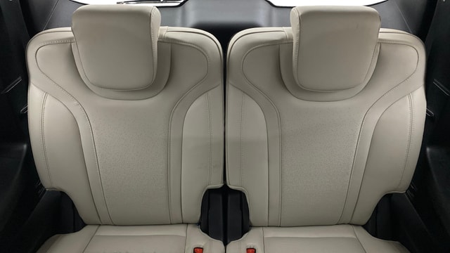 View Mahindra XUV700 Image 10 Used Mahindra XUV700 Image 10