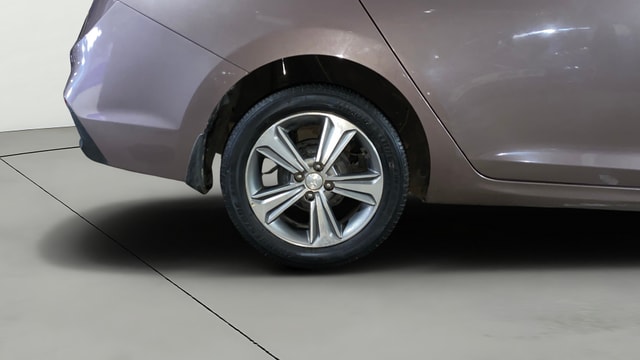 View Hyundai Verna Image 25 Used Hyundai Verna Image 25
