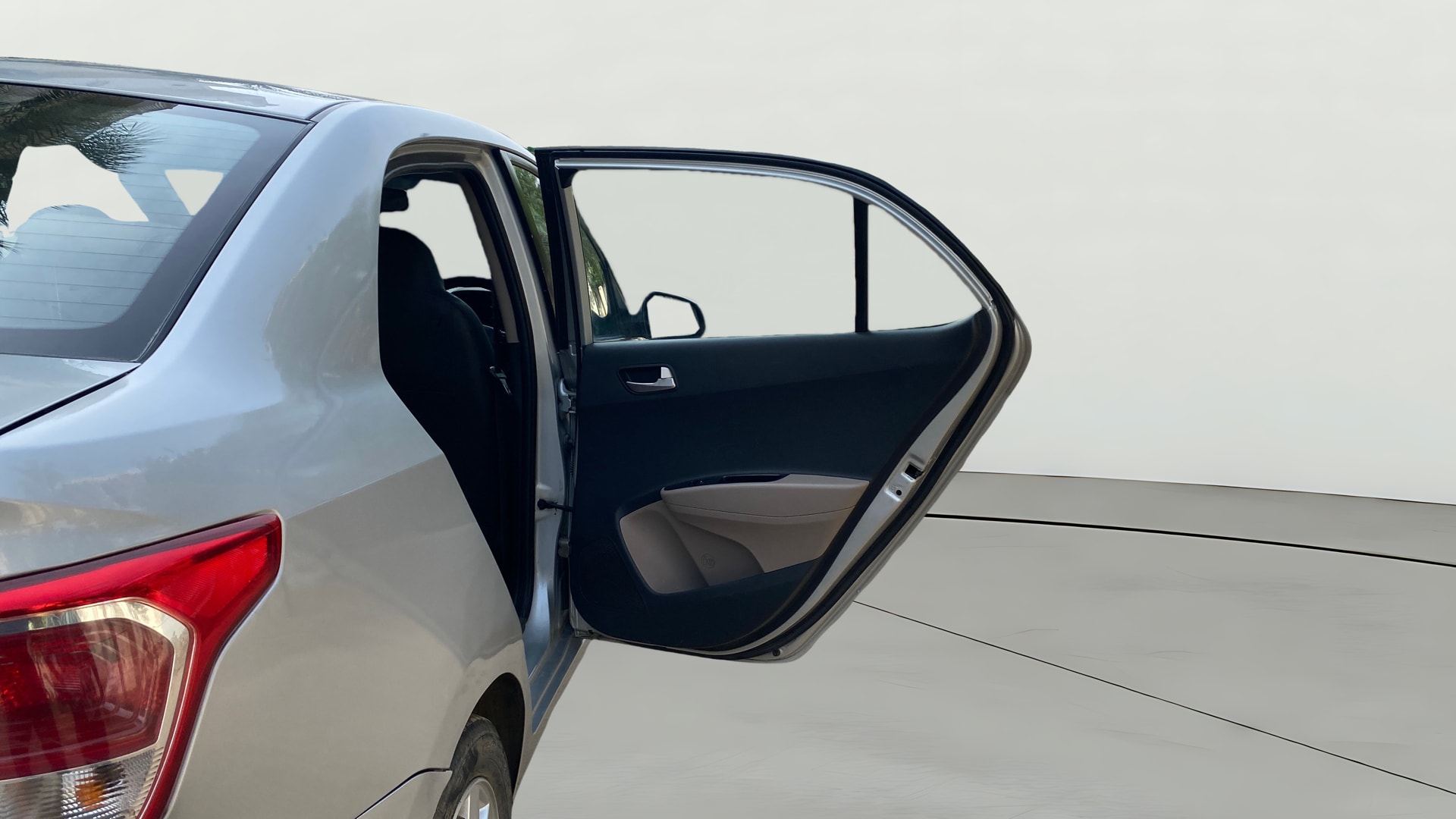 View 2016 Hyundai Xcent SX Petrol Image 7 Used 2016 Hyundai Xcent SX Petrol Image 7
