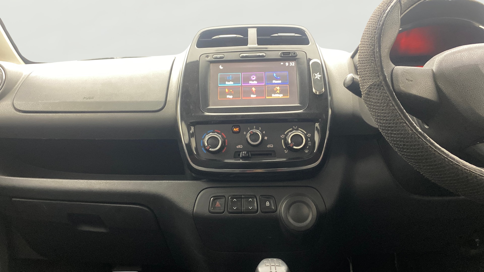 View 2017 Renault Kwid RXT 1.0 Image 17 Used 2017 Renault Kwid RXT 1.0 Image 17