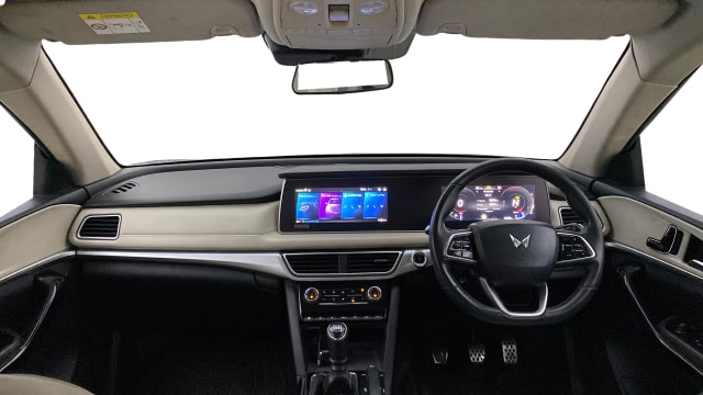 View Mahindra XUV700 Image 32 Used Mahindra XUV700 Image 32