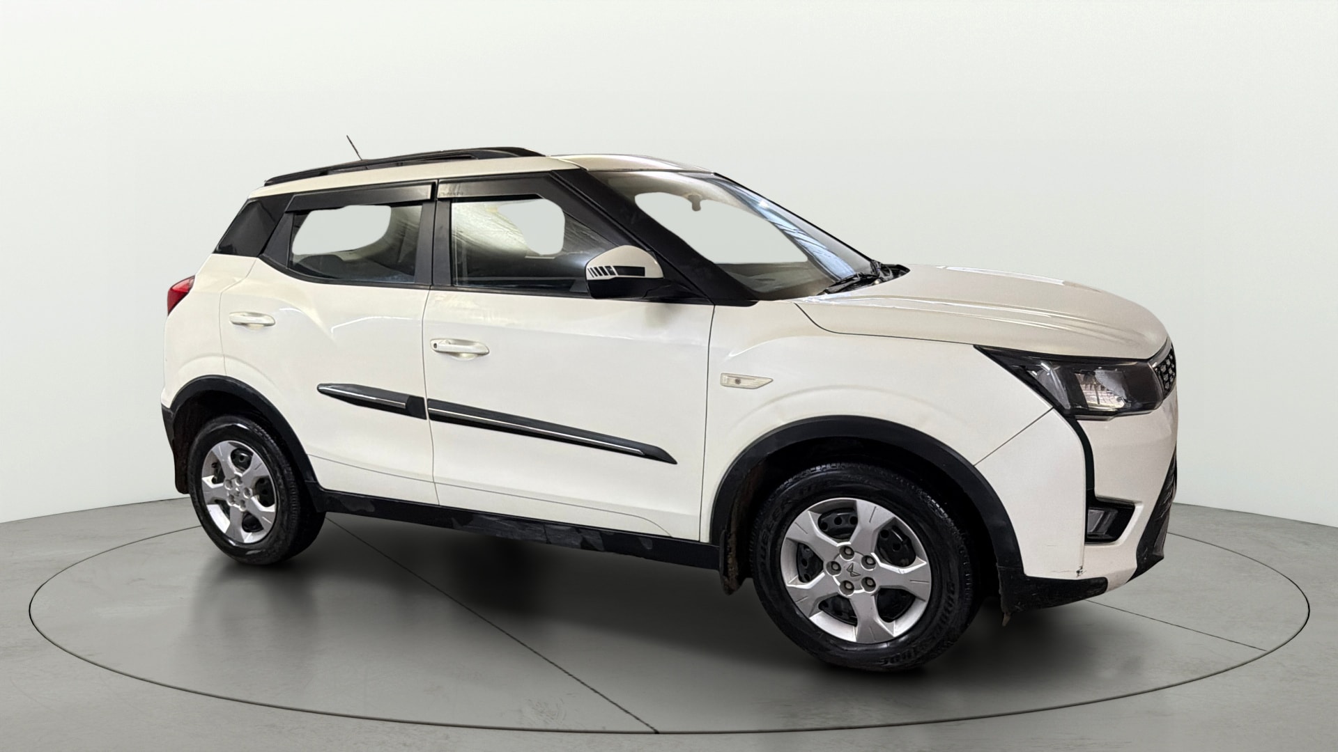 View 2023 Mahindra XUV300 W4 Petrol BS IV Image 36 Used 2023 Mahindra XUV300 W4 Petrol BS IV Image 36