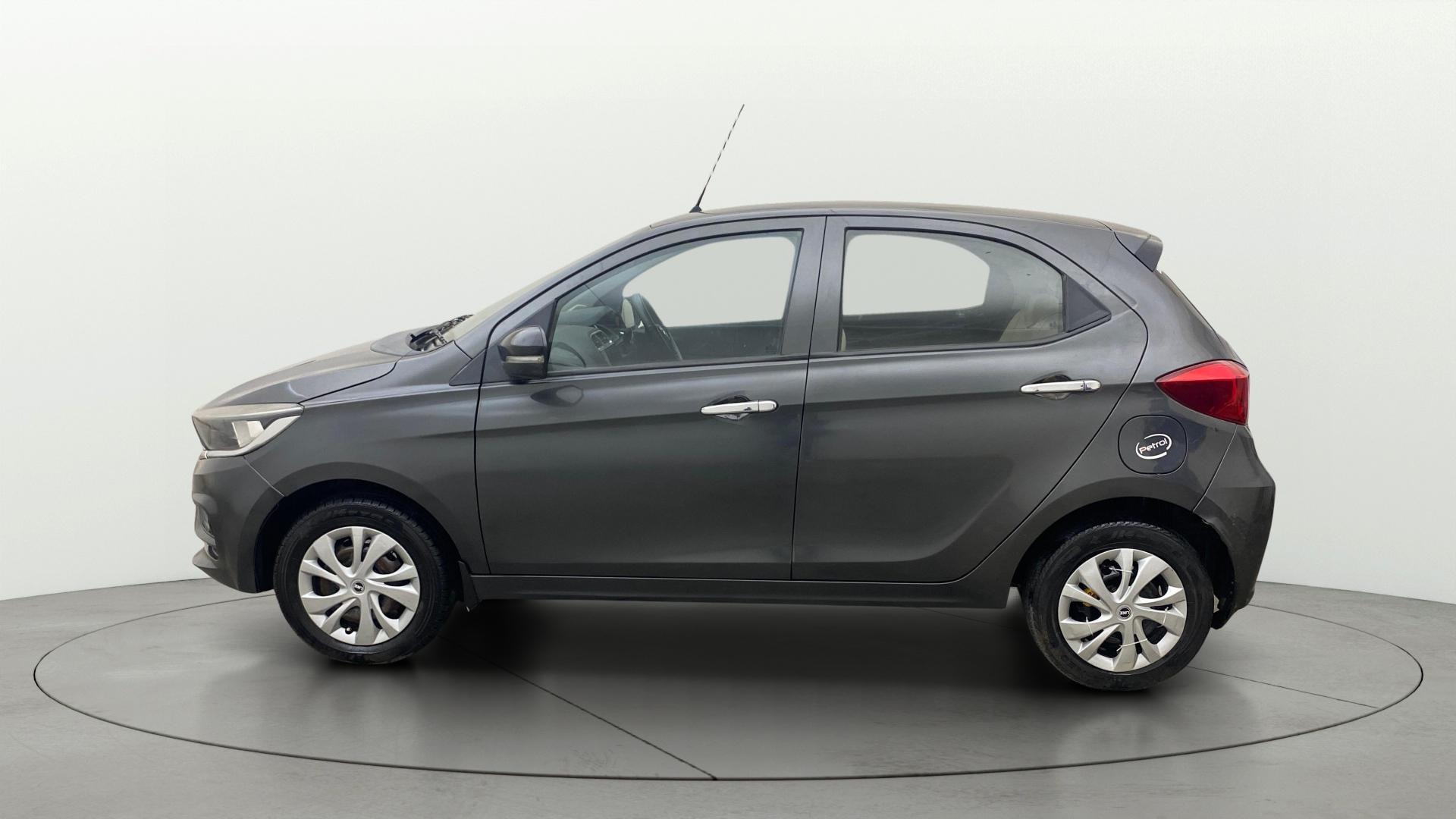 View 2023 Tata Tiago Revotorq XB Image 5 Used 2023 Tata Tiago Revotorq XB Image 5