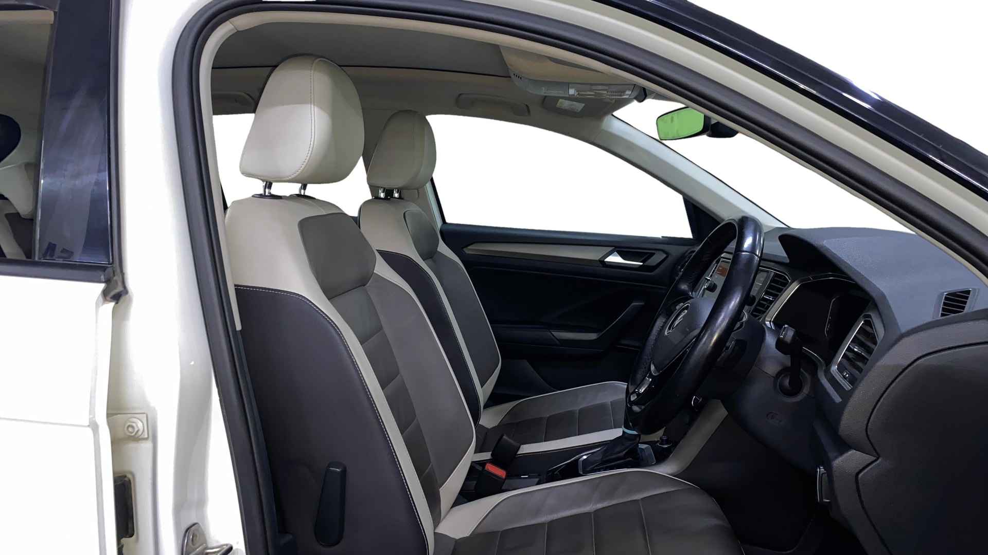 View 2021 Volkswagen T-Roc 1.5 TSI Image 16 Used 2021 Volkswagen T-Roc 1.5 TSI Image 16