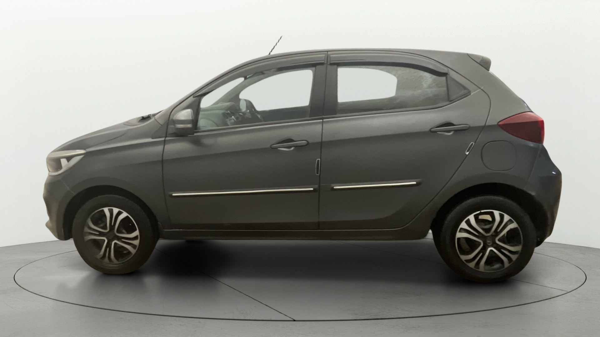 View 2021 Tata Tiago Revotorq XB Image 5 Used 2021 Tata Tiago Revotorq XB Image 5
