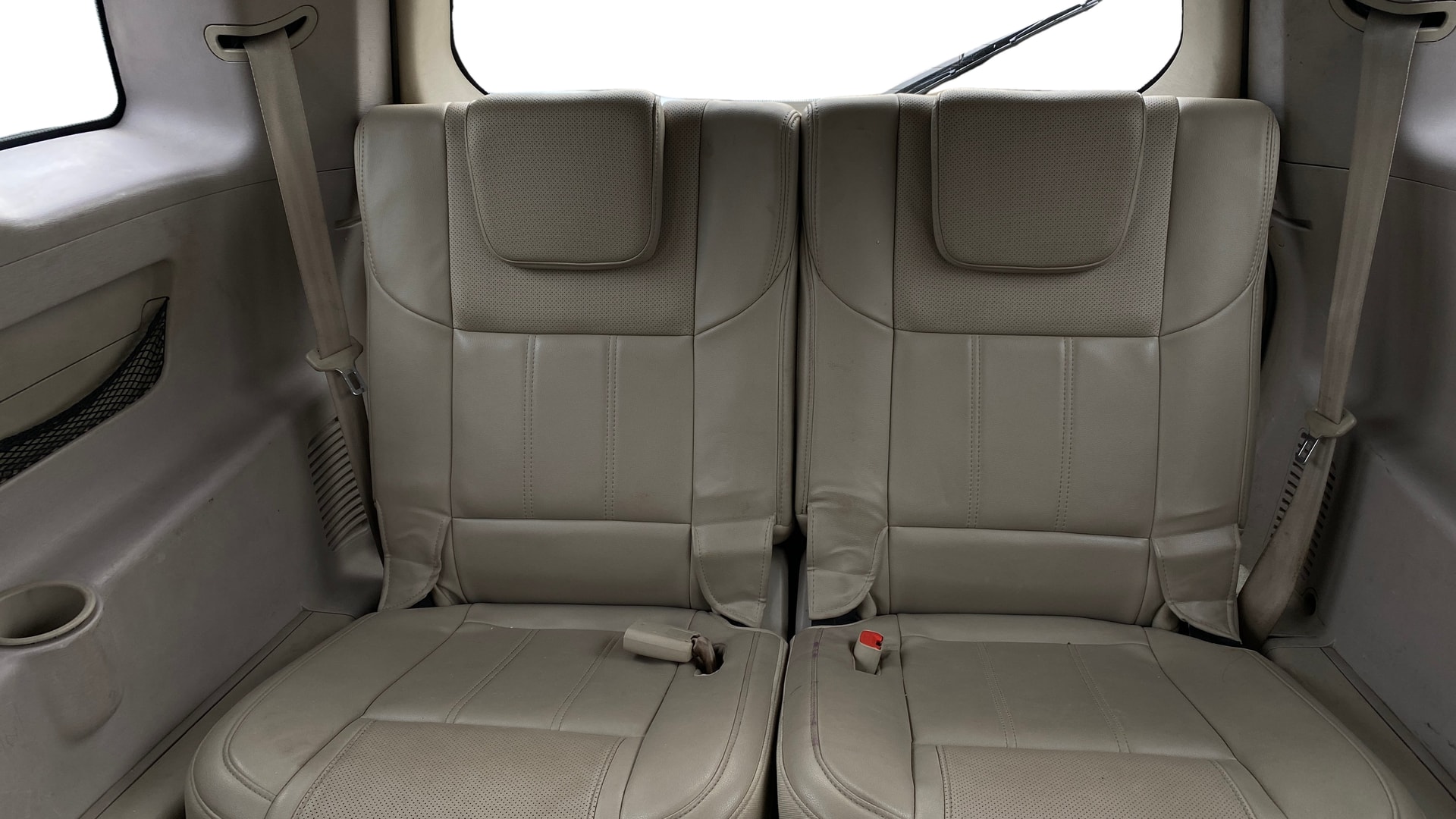 View 2018 Mahindra XUV500 W10 FWD Image 14 Used 2018 Mahindra XUV500 W10 FWD Image 14