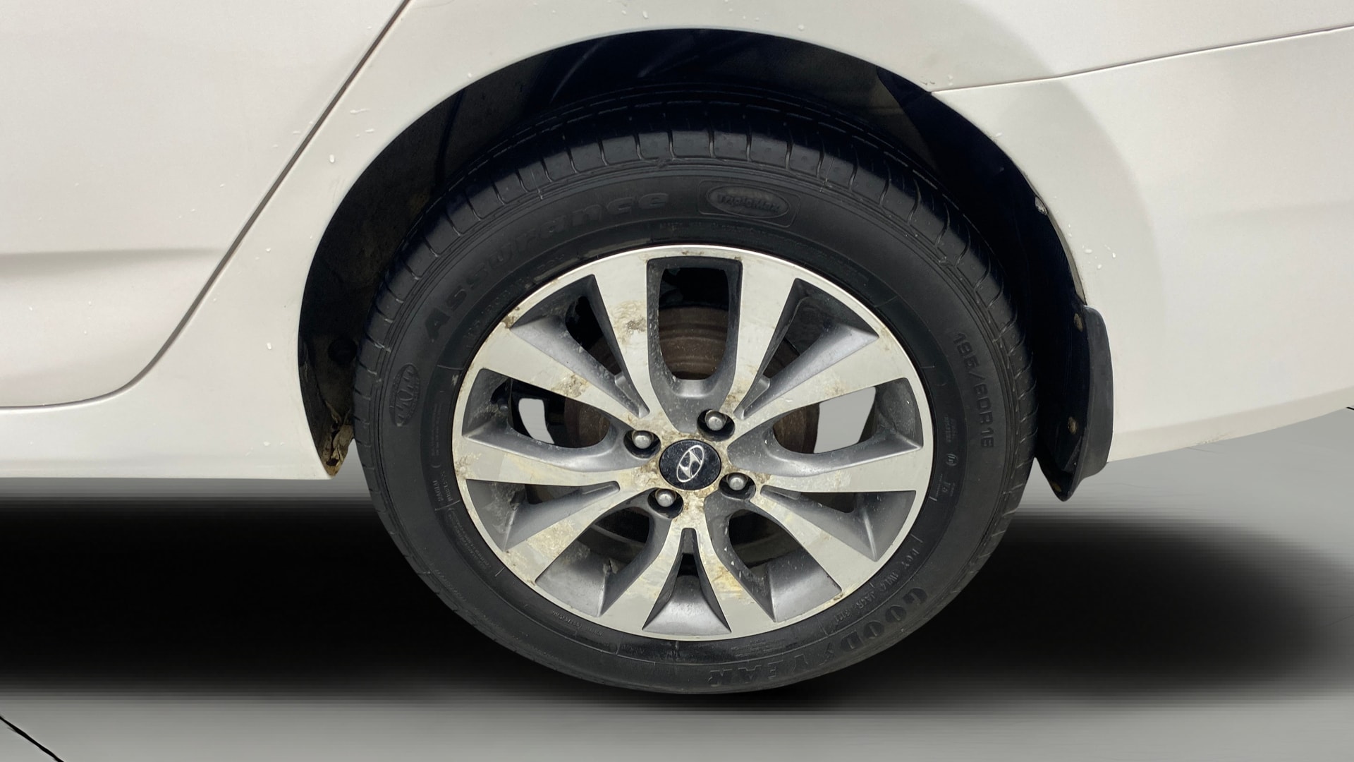 View 2015 Hyundai Fluidic Verna 1.4 CRDI Base Image 12 Used 2015 Hyundai Fluidic Verna 1.4 CRDI Base Image 12