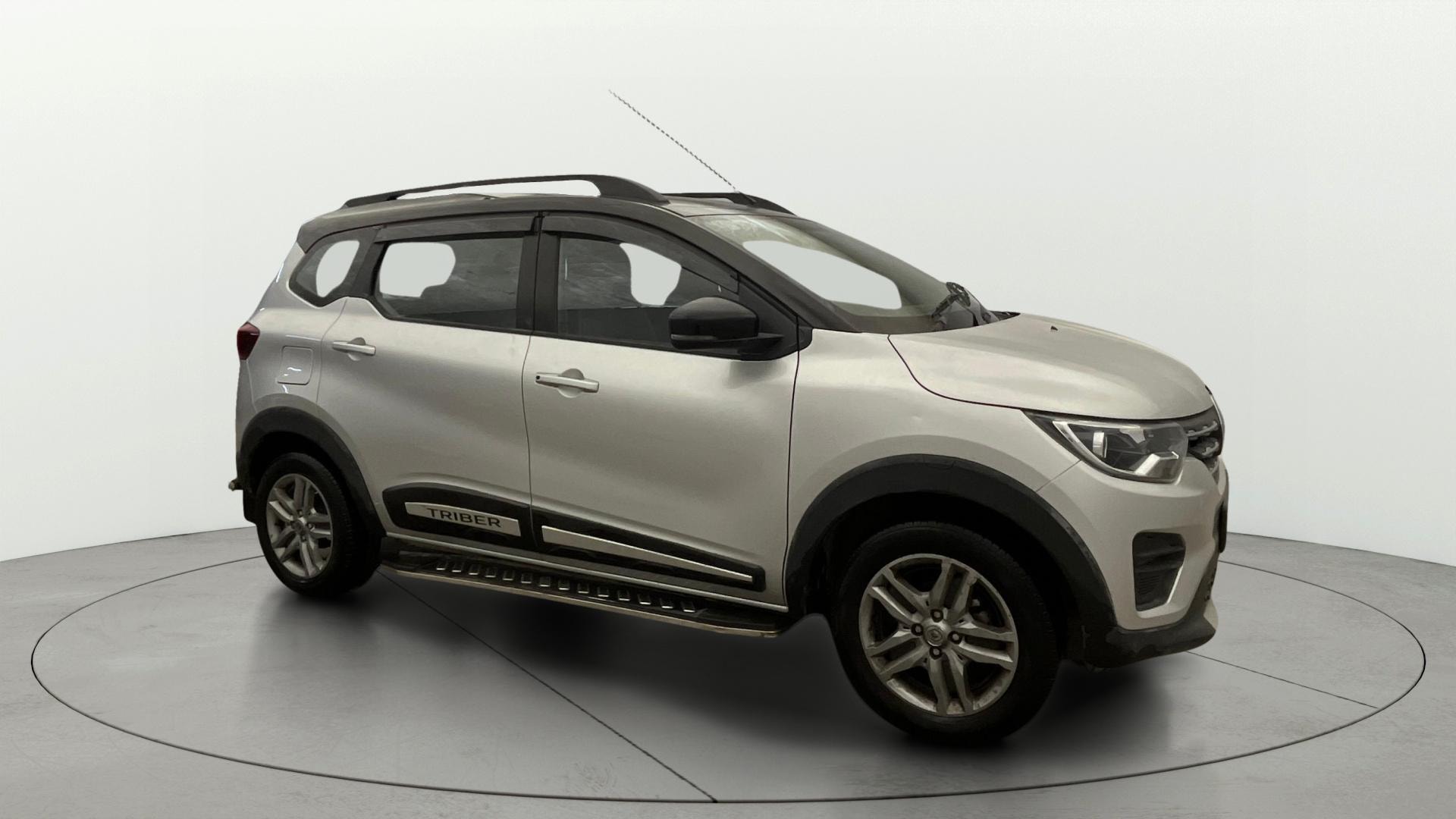 View 2025 Renault Triber RXT Image 14 Used 2025 Renault Triber RXT Image 14