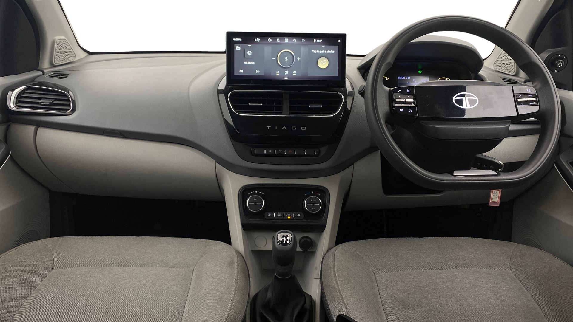 View 2025 Tata Tiago Revotorq XB Image 16 Used 2025 Tata Tiago Revotorq XB Image 16