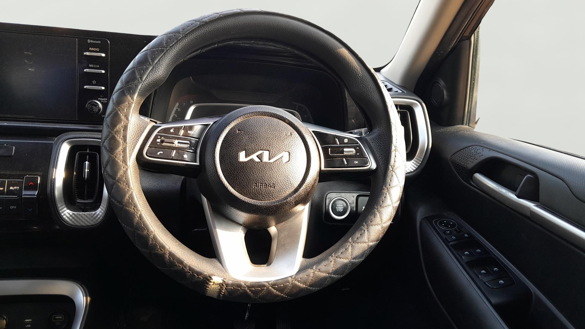 View 2023 Kia Sonet HTK Plus iMT Petrol Image 20 Used 2023 Kia Sonet HTK Plus iMT Petrol Image 20