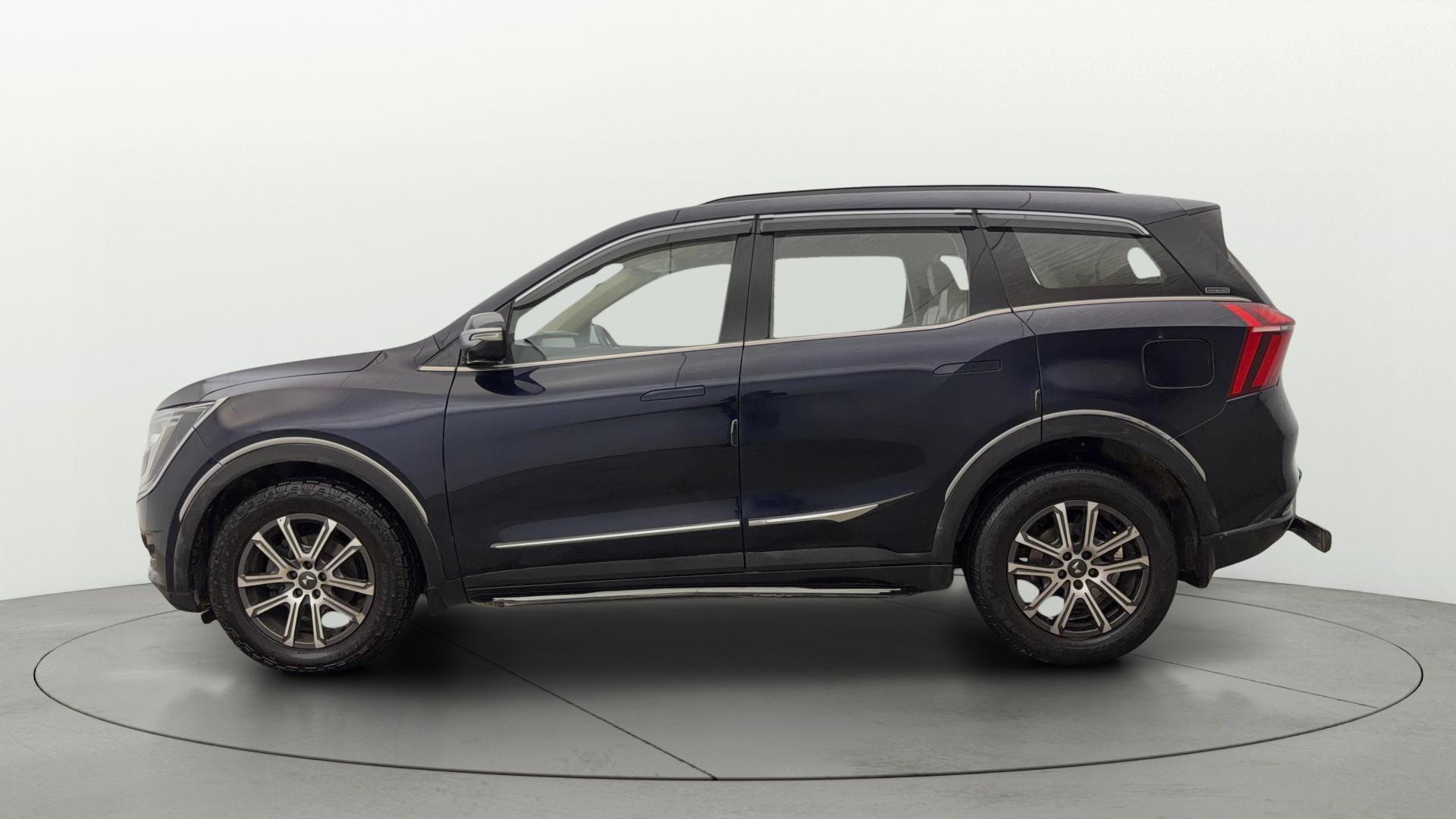 View 2022 Mahindra XUV700 MX Petrol 5 STR Image 28 Used 2022 Mahindra XUV700 MX Petrol 5 STR Image 28