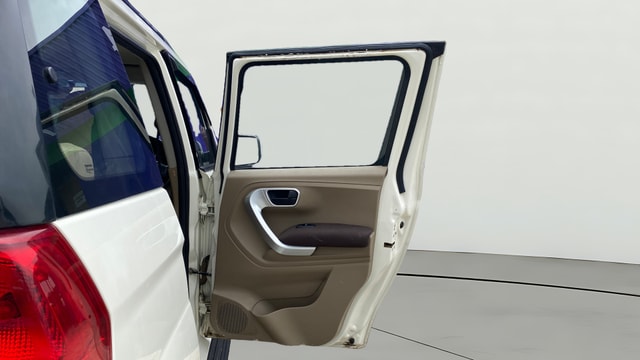 View Mahindra TUV300 Image 5 Used Mahindra TUV300 Image 5