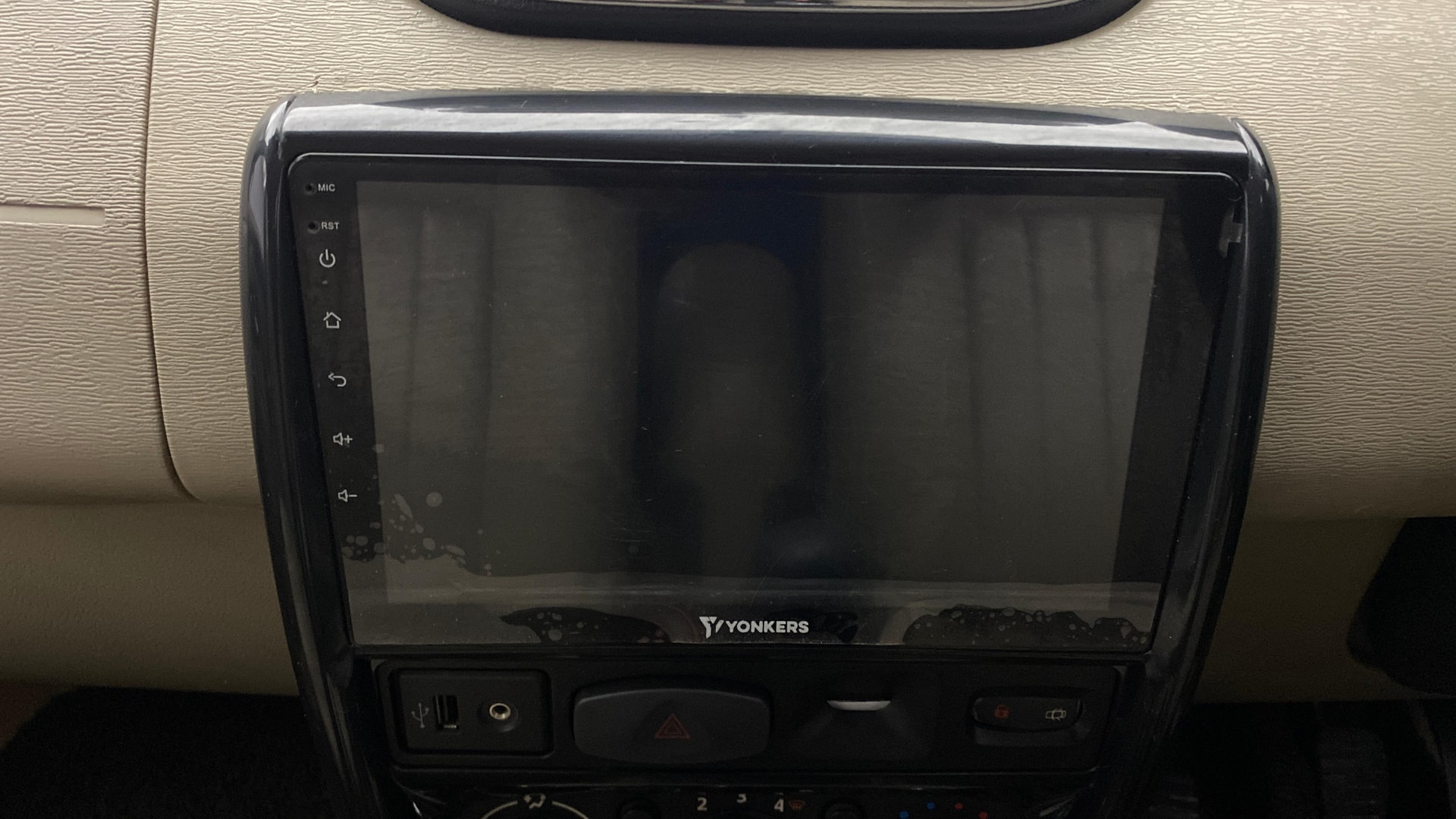 View 2014 Nissan Terrano XVD THP 110 PS Image 17 Used 2014 Nissan Terrano XVD THP 110 PS Image 17