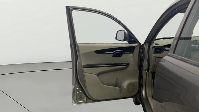 View Mahindra KUV100 Image 30 Used Mahindra KUV100 Image 30