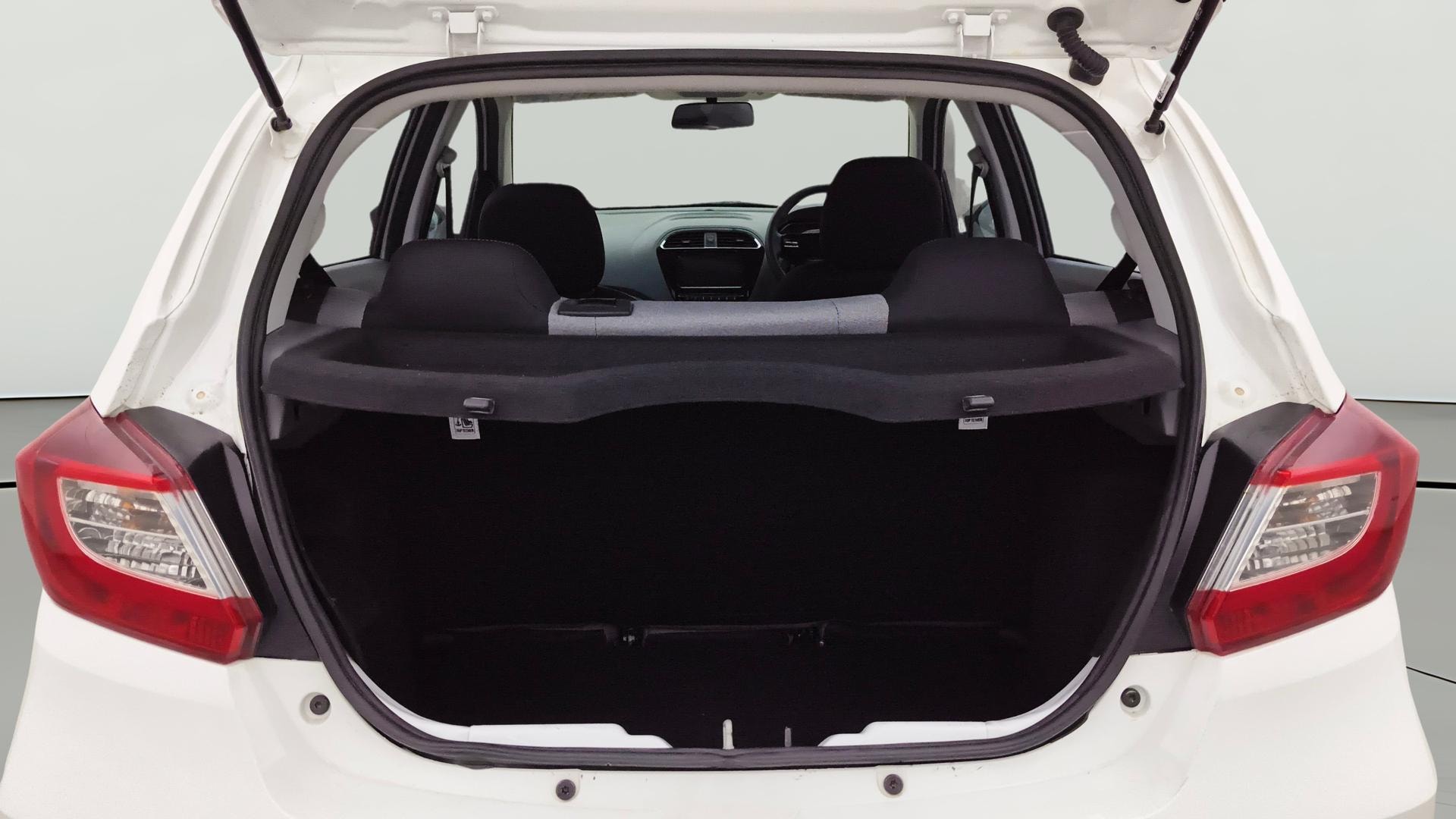 View 2025 Tata Tiago Revotorq XB Image 37 Used 2025 Tata Tiago Revotorq XB Image 37