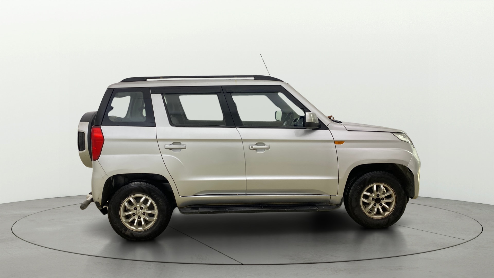 View 2017 Mahindra TUV300 T8 Image 27 Used 2017 Mahindra TUV300 T8 Image 27