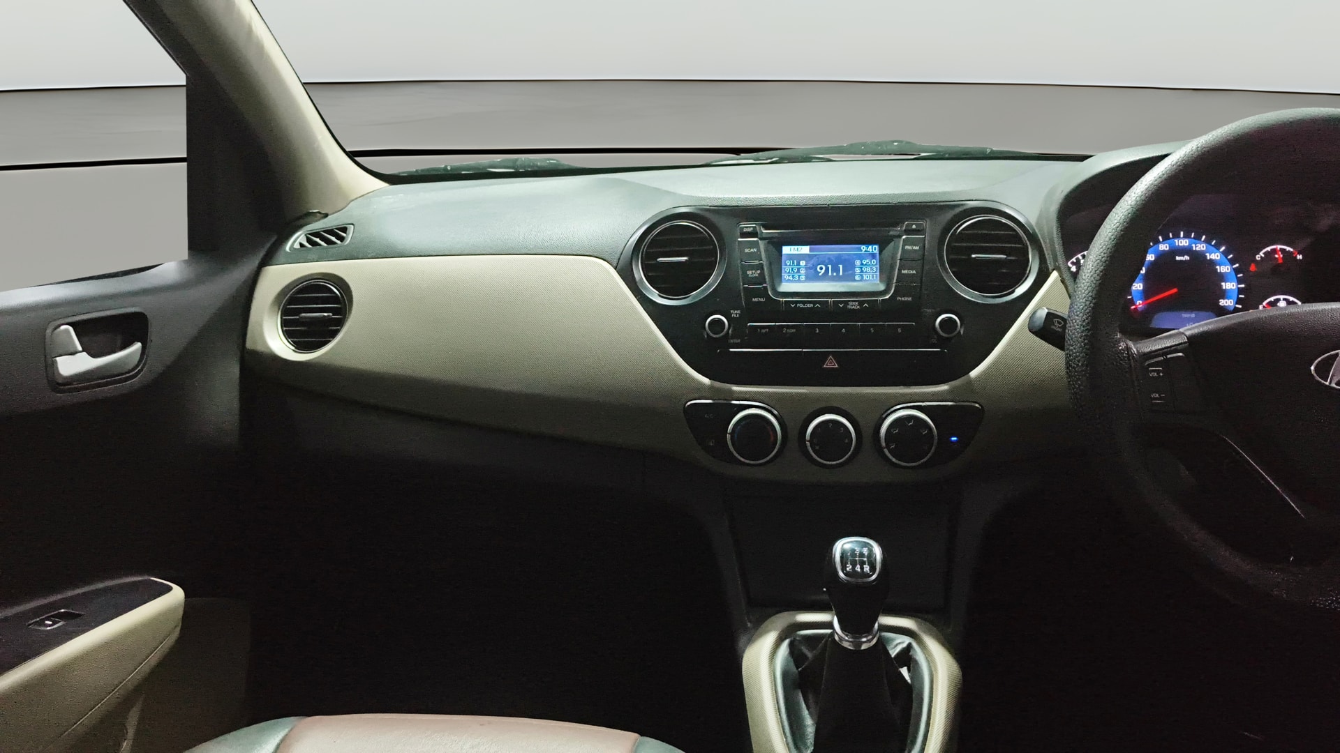View 2015 Hyundai Xcent S Petrol Image 17 Used 2015 Hyundai Xcent S Petrol Image 17