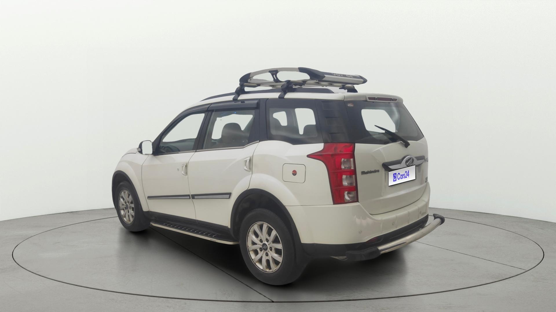 View 2017 Mahindra XUV500 W10 FWD AT Image 2 Used 2017 Mahindra XUV500 W10 FWD AT Image 2