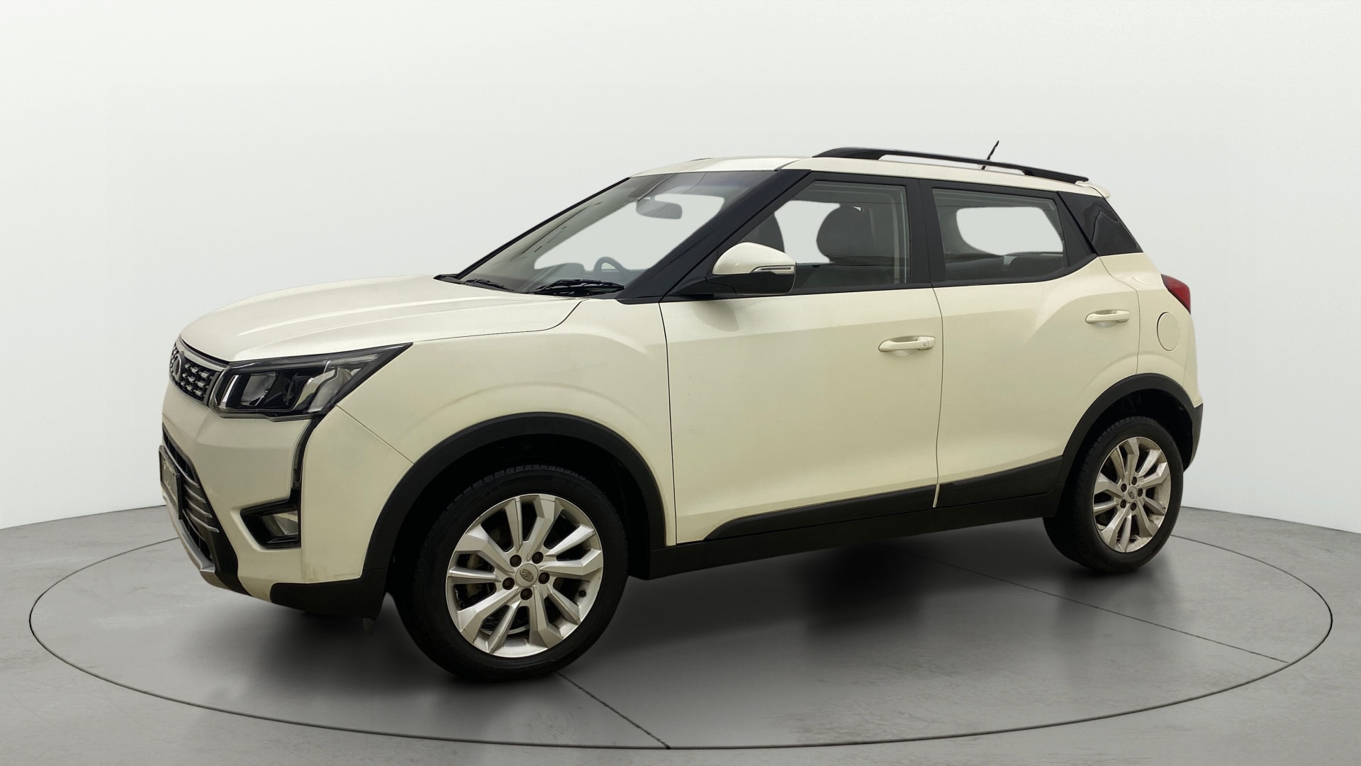 View 2020 Mahindra XUV300 W4 Petrol BS IV Image 22 Used 2020 Mahindra XUV300 W4 Petrol BS IV Image 22