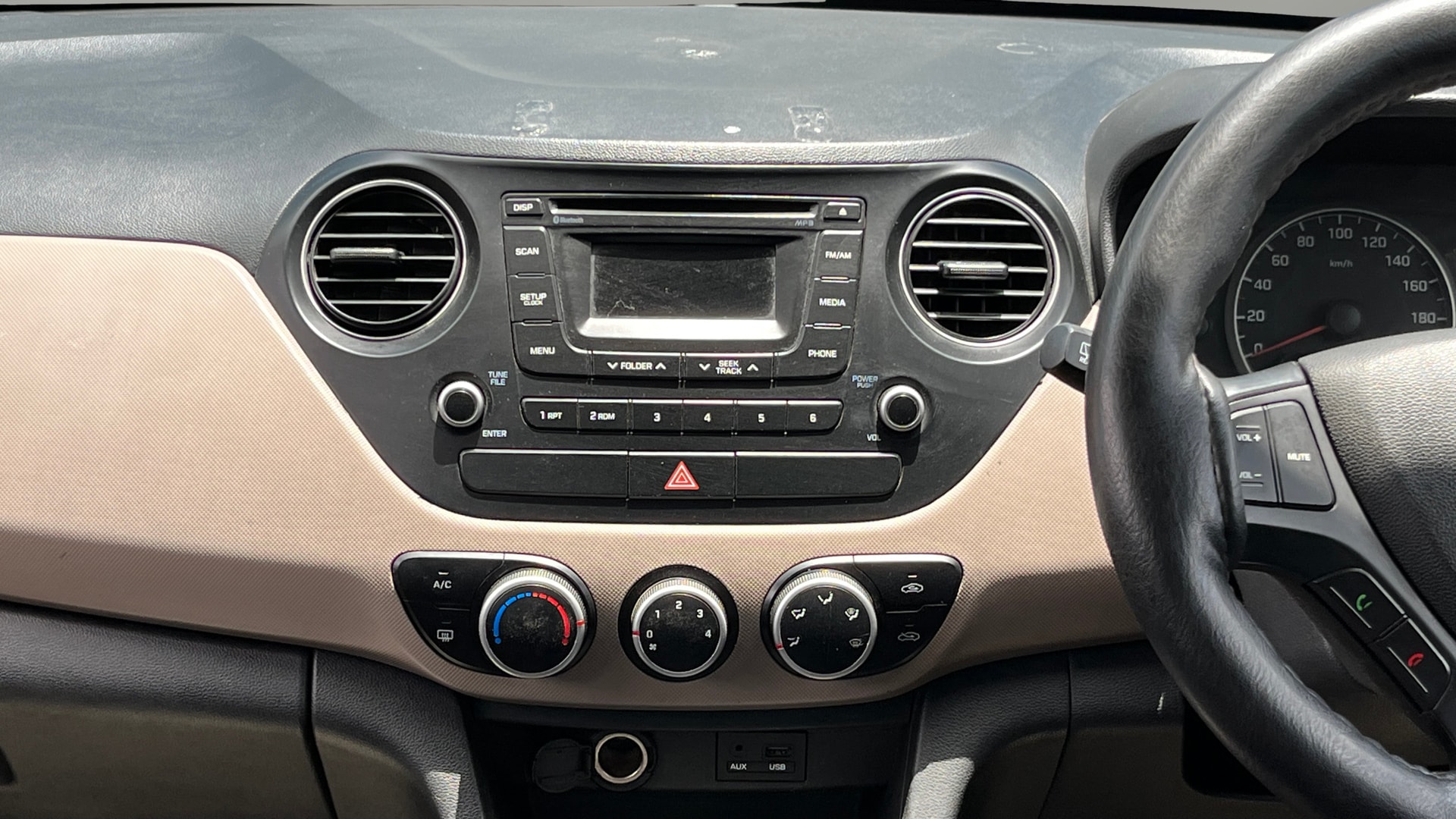 View 2014 Hyundai Grand i10 1.1 Asta Diesel Image 17 Used 2014 Hyundai Grand i10 1.1 Asta Diesel Image 17
