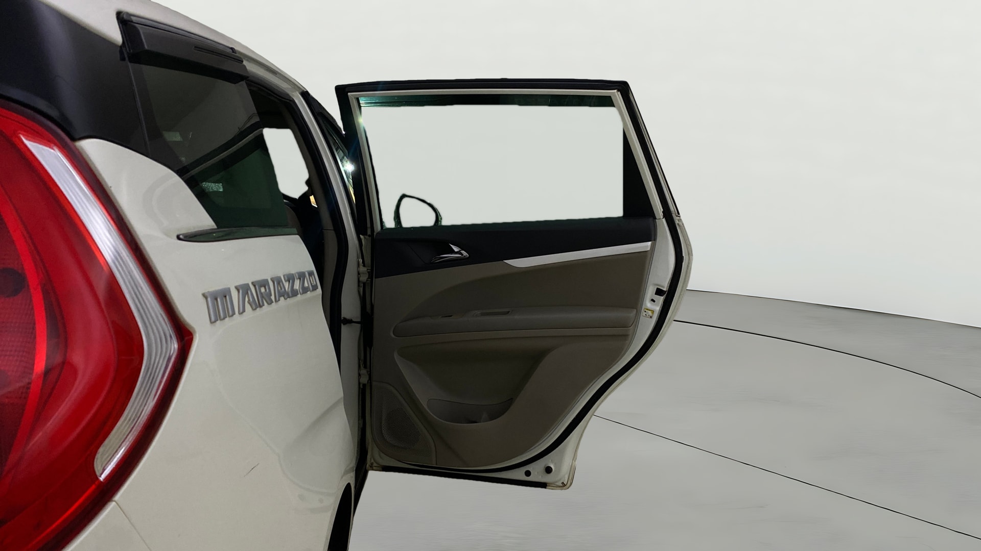 View 2018 Mahindra Marazzo M6 8-Seater Image 7 Used 2018 Mahindra Marazzo M6 8-Seater Image 7
