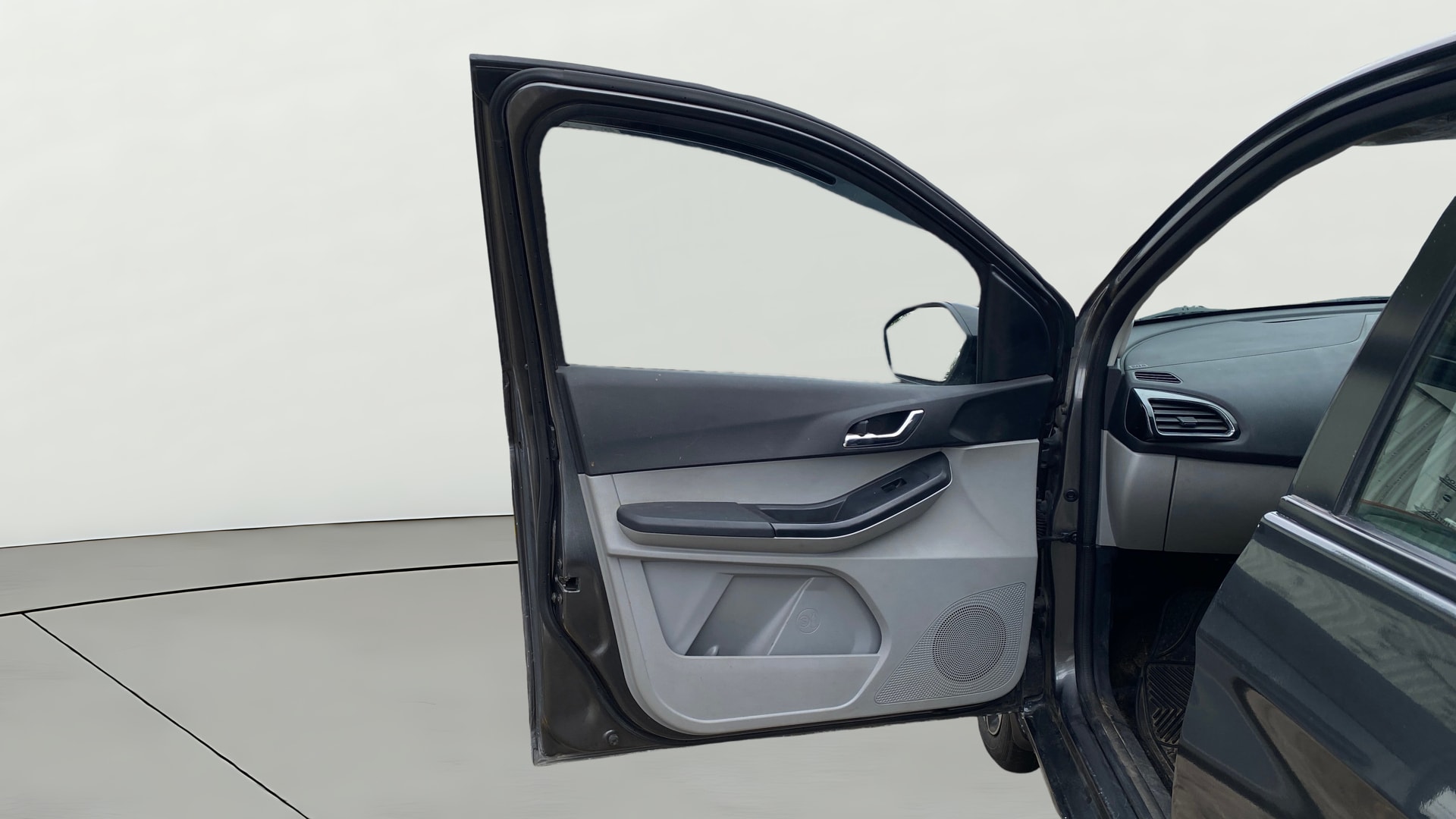 View 2021 Tata Tiago Revotorq XB Image 31 Used 2021 Tata Tiago Revotorq XB Image 31