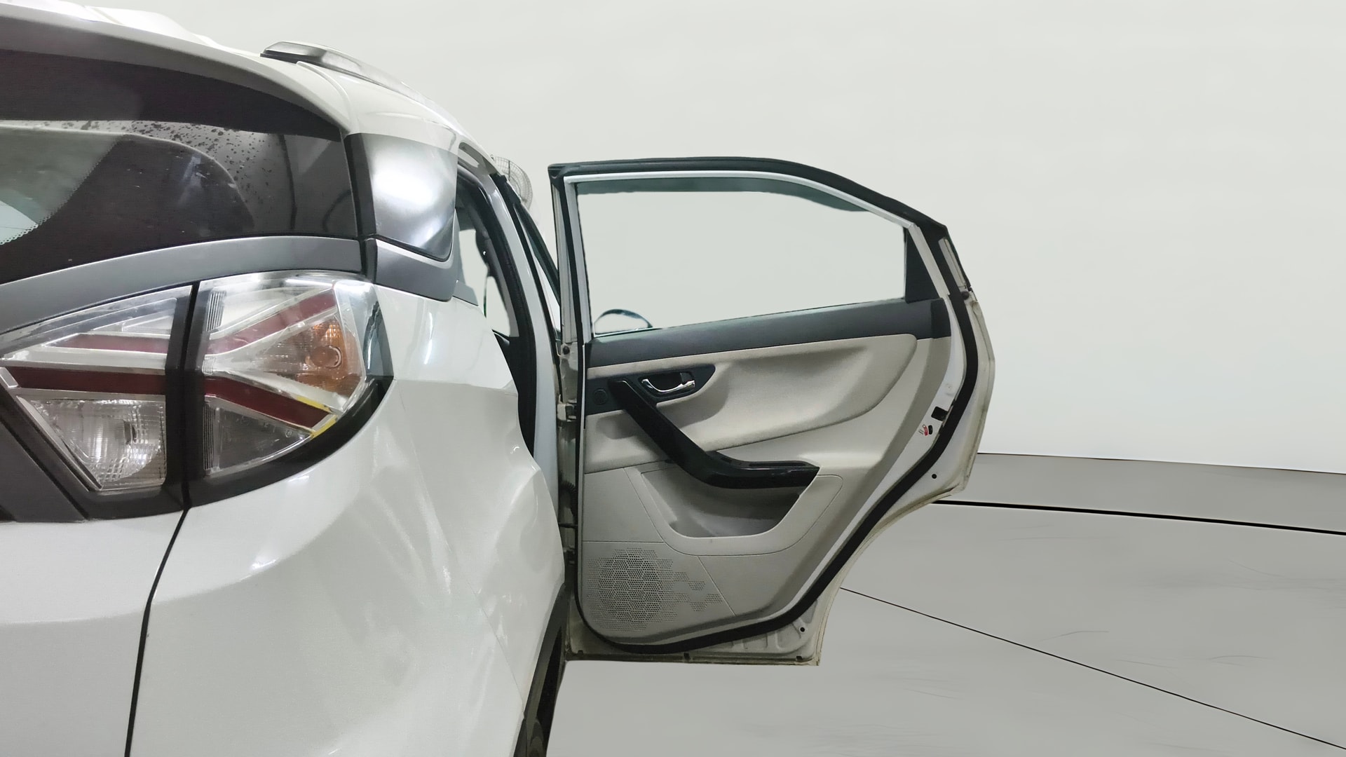 View 2021 Tata Nexon Revotron XE Image 6 Used 2021 Tata Nexon Revotron XE Image 6