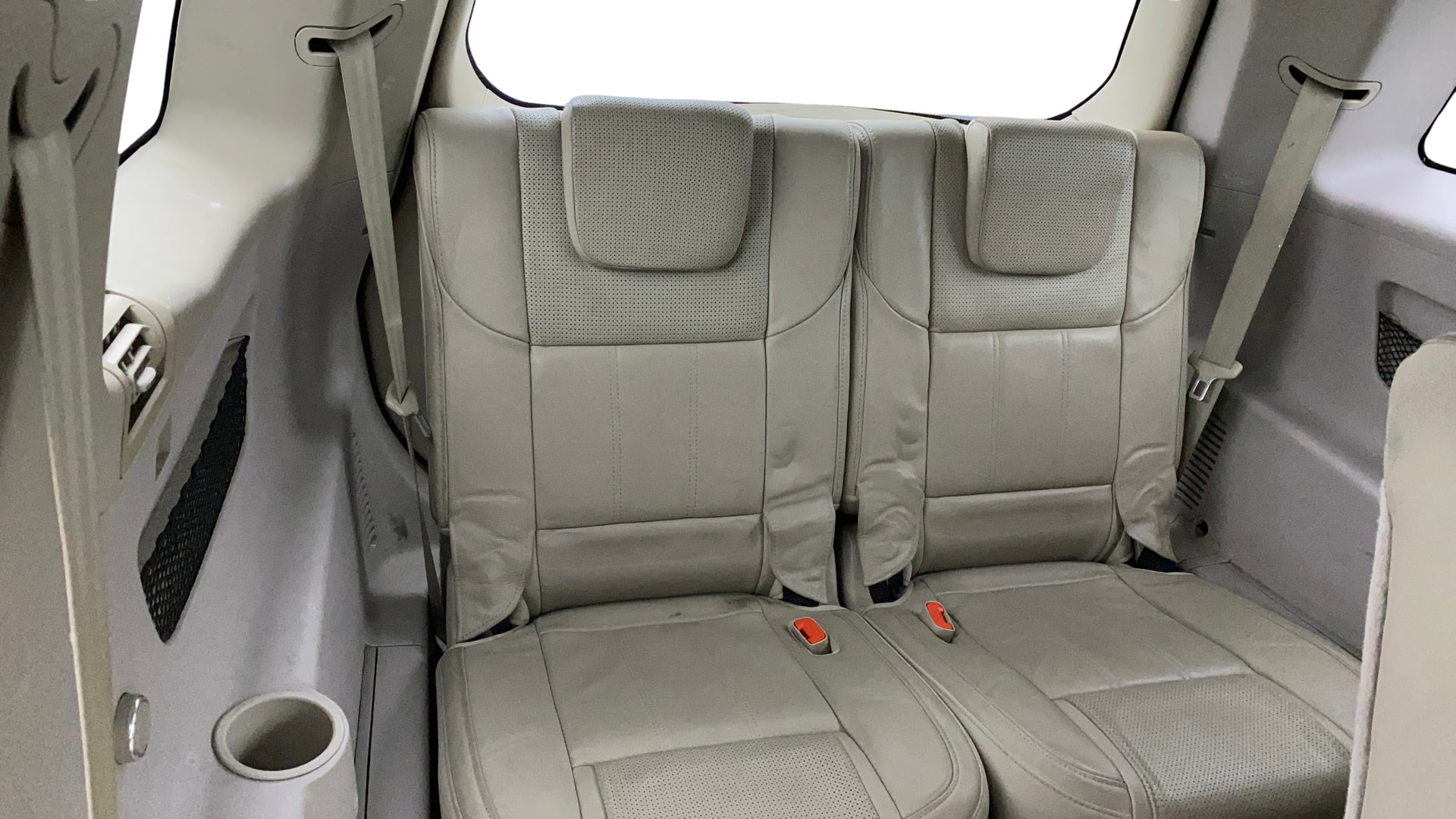 View 2016 Mahindra XUV500 W10 1.99-Litre Image 10 Used 2016 Mahindra XUV500 W10 1.99-Litre Image 10