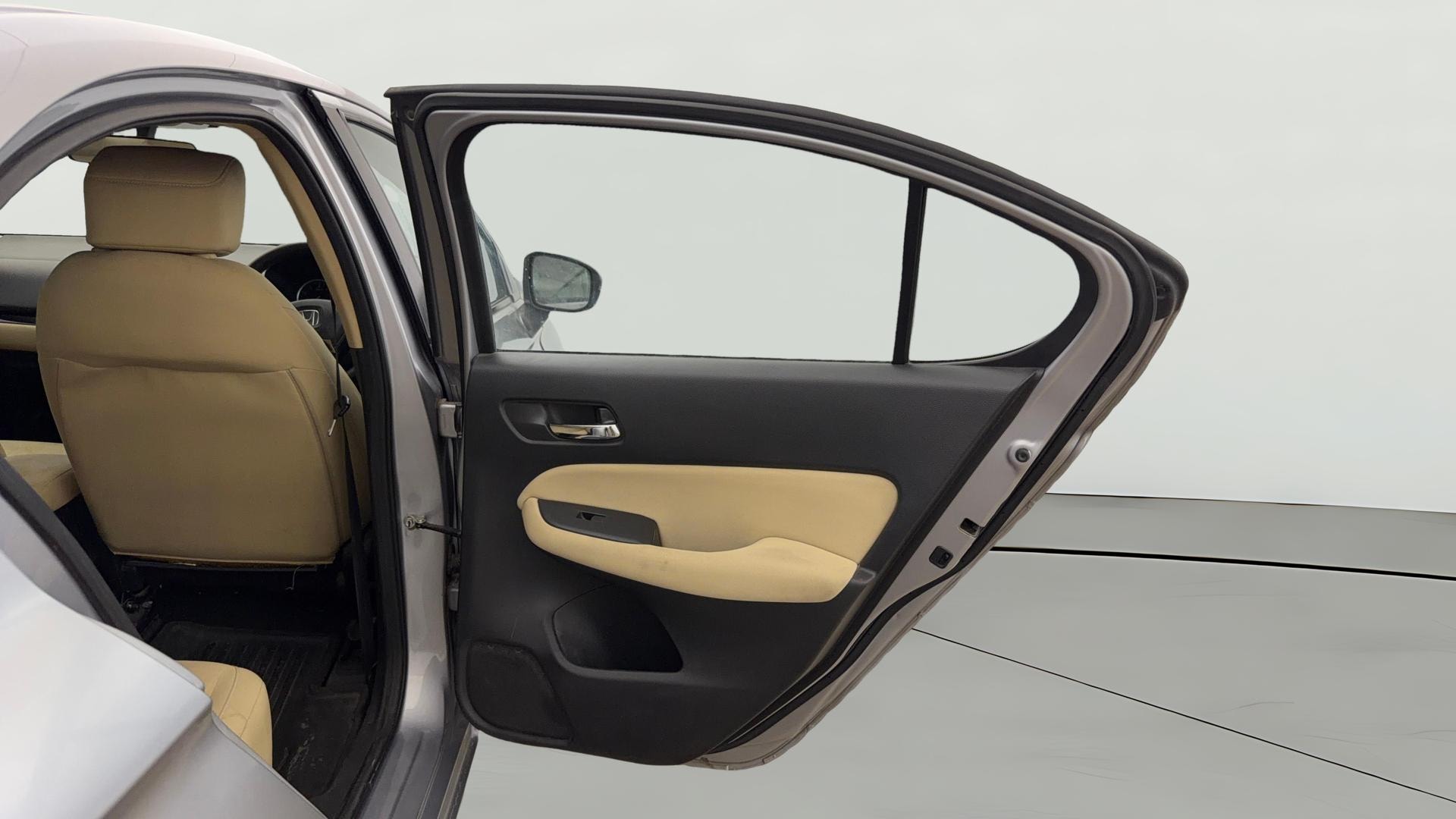 View 2021 Honda City ZX MT Diesel Anniversary Edition Image 8 Used 2021 Honda City ZX MT Diesel Anniversary Edition Image 8