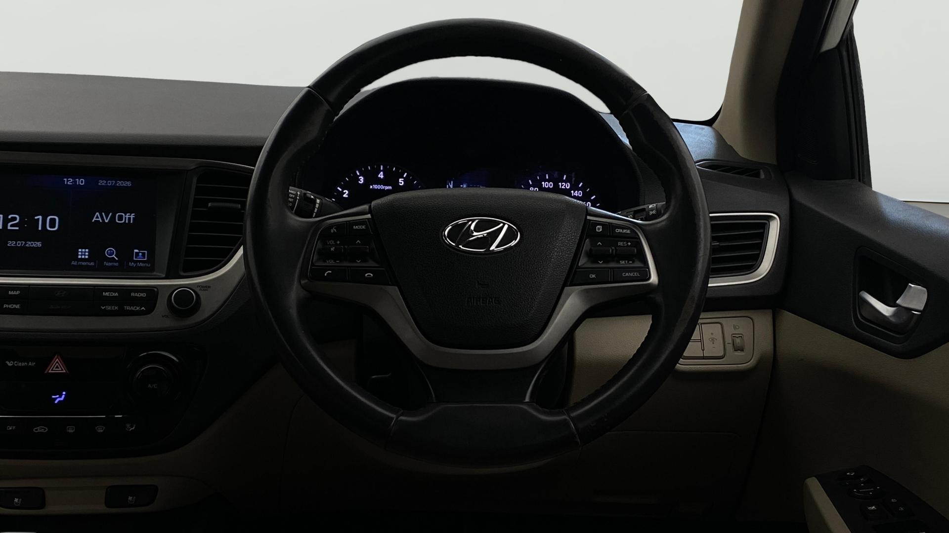 View 2018 Hyundai Verna 1.6 VTVT SX (O) AT Image 13 Used 2018 Hyundai Verna 1.6 VTVT SX (O) AT Image 13