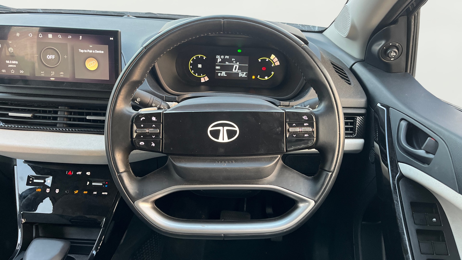 View 2025 Tata Curvv Smart 1.2 Revotron Petrol 6MT Image 21 Used 2025 Tata Curvv Smart 1.2 Revotron Petrol 6MT Image 21
