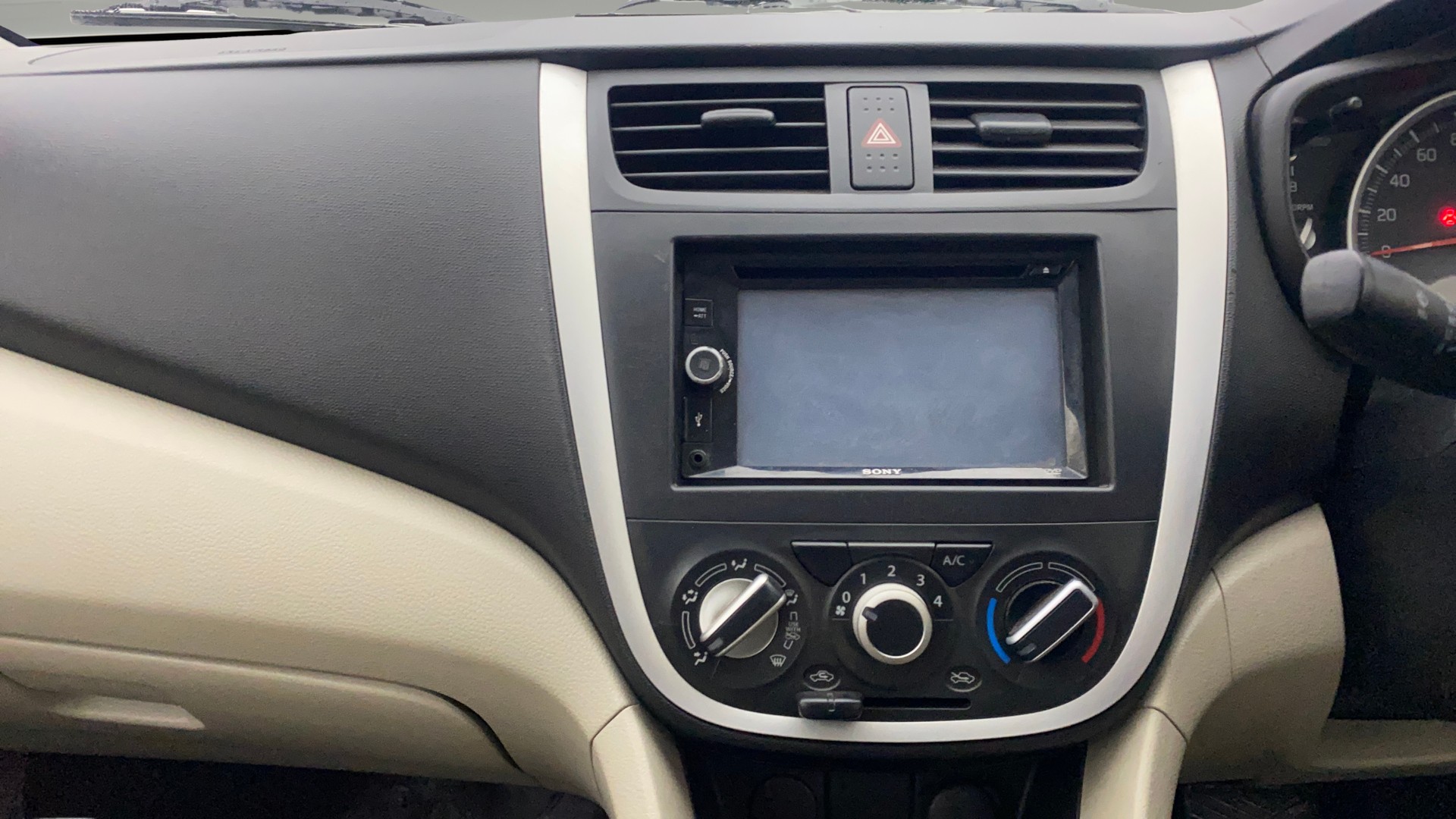 View 2018 Maruti Suzuki 1000 Base Variant Image 17 Used 2018 Maruti Suzuki 1000 Base Variant Image 17