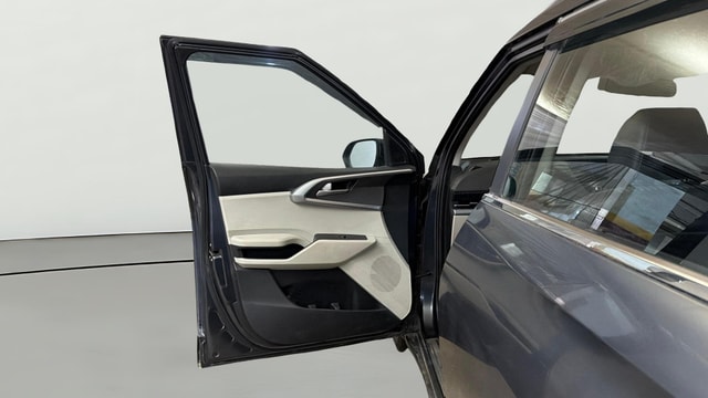 View Kia Carens Image 32 Used Kia Carens Image 32
