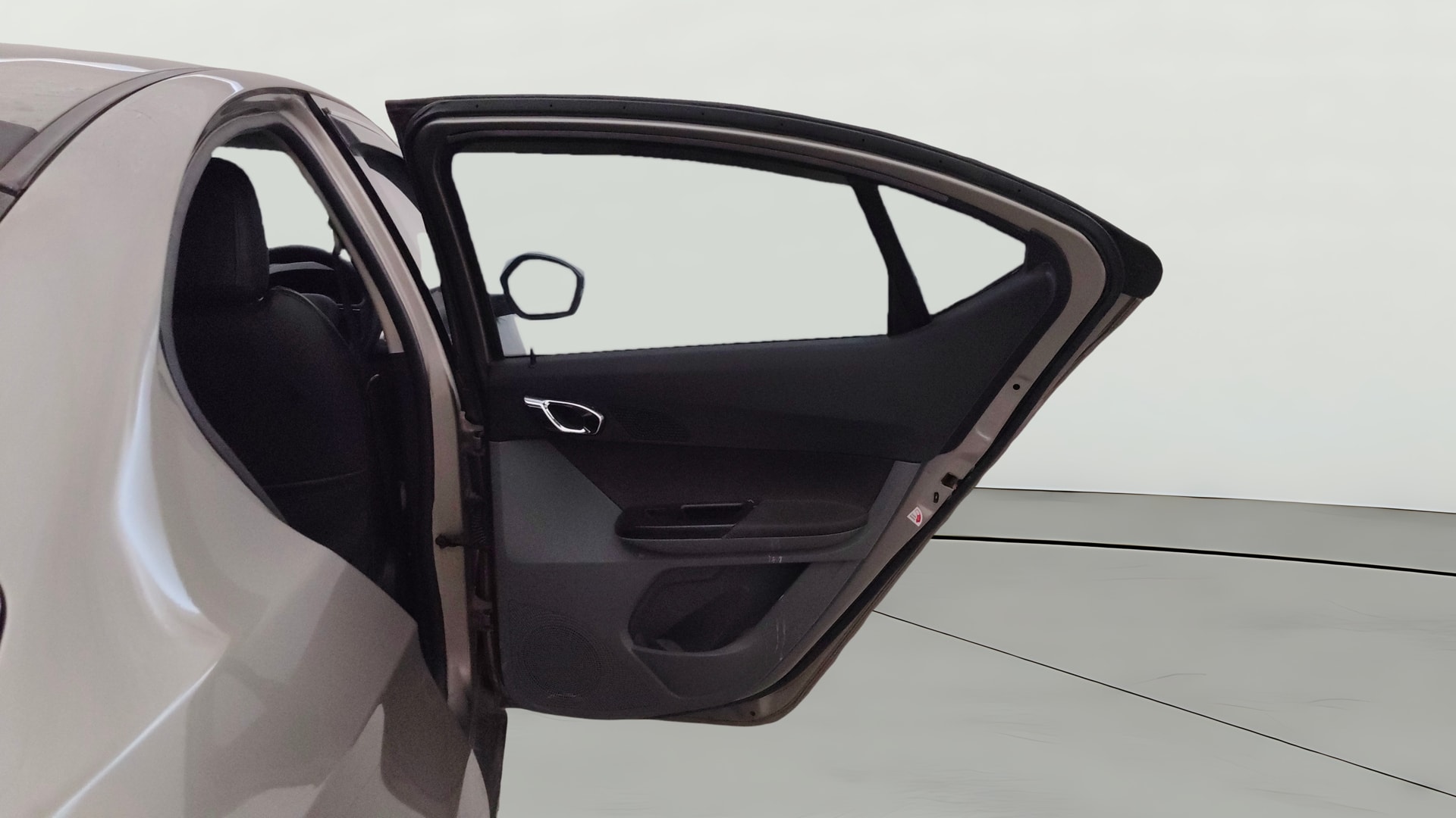 View 2018 Tata Tigor XE Diesel Image 7 Used 2018 Tata Tigor XE Diesel Image 7