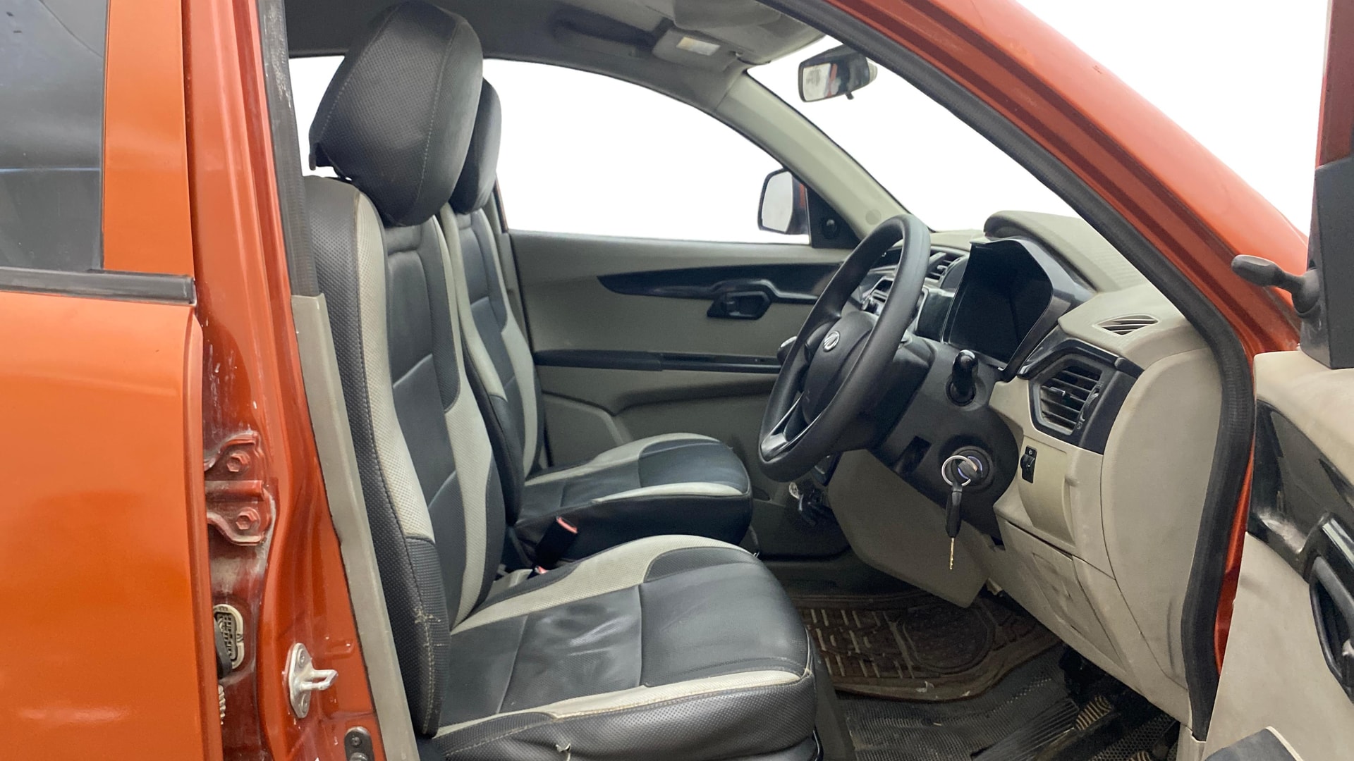 View 2016 Mahindra KUV100 K4 Plus Diesel 6 Seater BS IV Image 25 Used 2016 Mahindra KUV100 K4 Plus Diesel 6 Seater BS IV Image 25