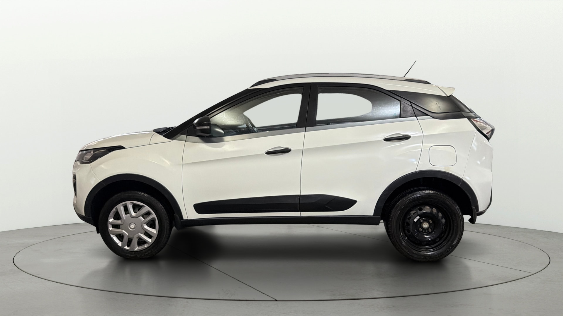 View 2020 Tata Nexon Revotron XM Image 5 Used 2020 Tata Nexon Revotron XM Image 5