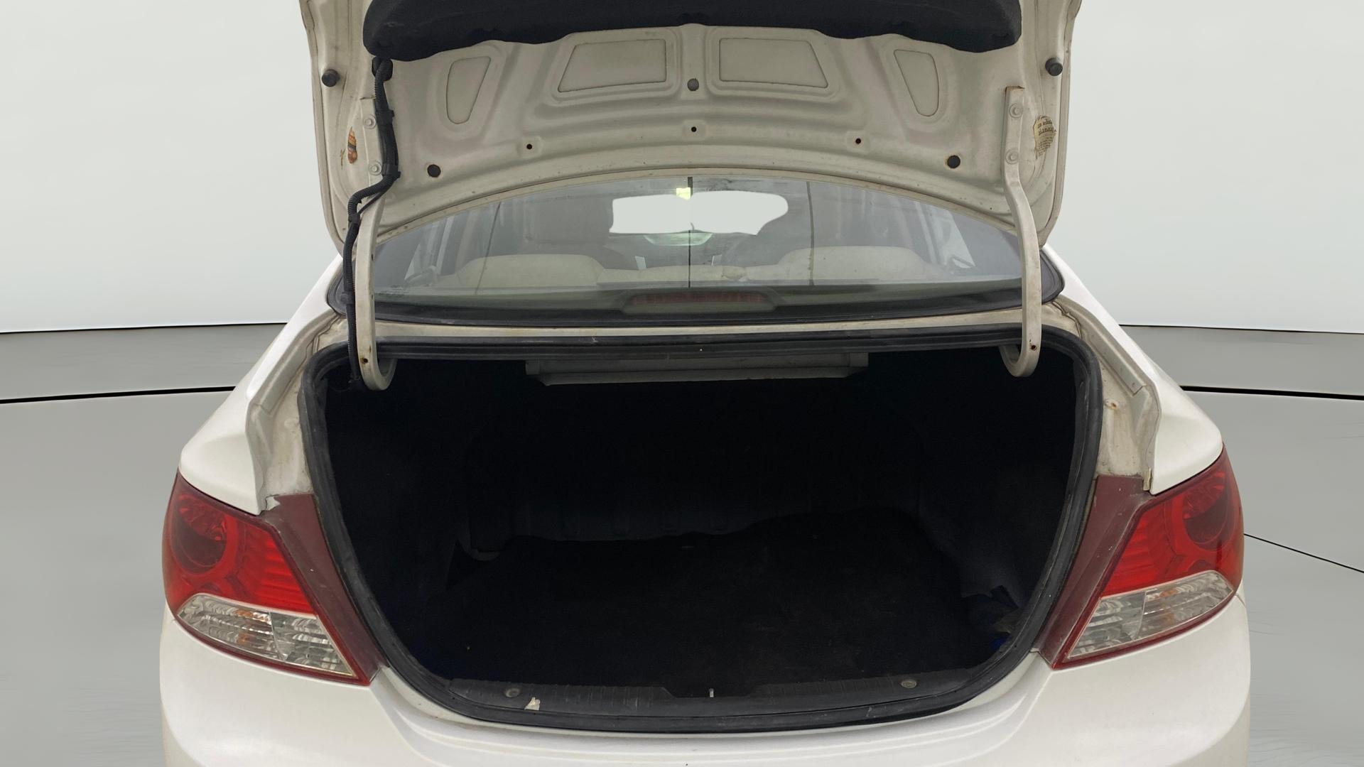 View 2014 Hyundai Fluidic Verna 1.4 VTVT CX Image 36 Used 2014 Hyundai Fluidic Verna 1.4 VTVT CX Image 36