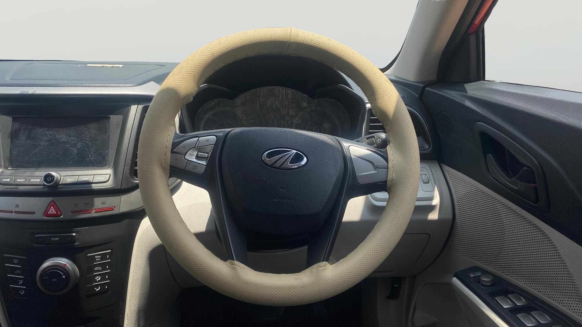 View 2019 Mahindra XUV300 W4 Petrol BS IV Image 20 Used 2019 Mahindra XUV300 W4 Petrol BS IV Image 20