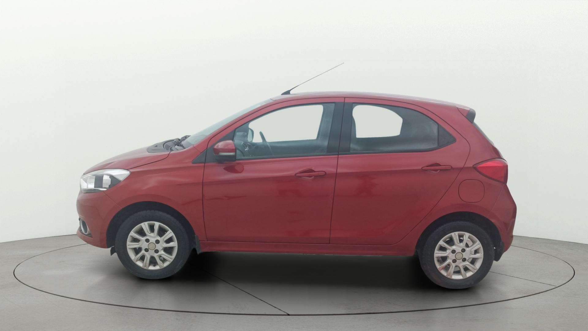 View 2017 Tata Tiago Revotorq XB Image 5 Used 2017 Tata Tiago Revotorq XB Image 5