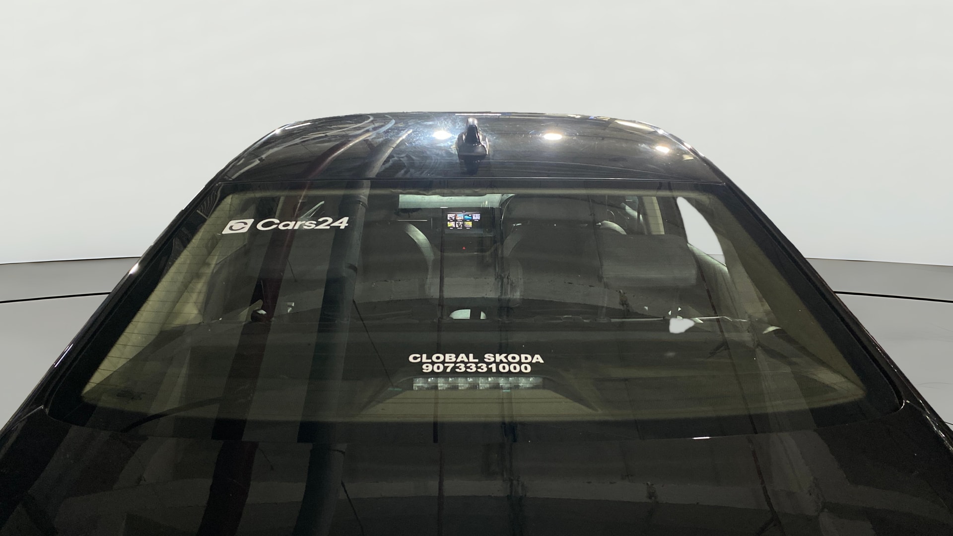 View 2023 Skoda Slavia Style 1.5 TSI MT Image 4 Used 2023 Skoda Slavia Style 1.5 TSI MT Image 4