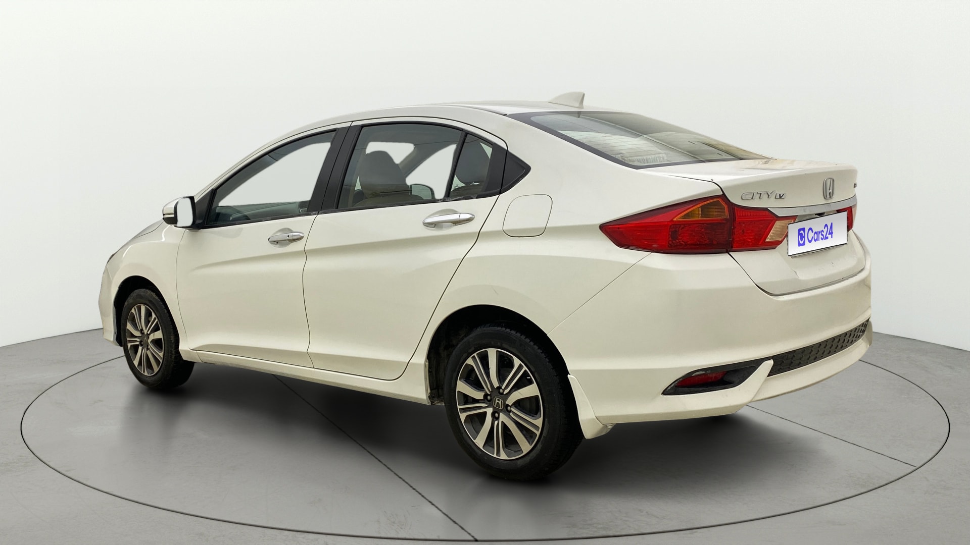 View 2018 Honda City ZX MT Diesel Anniversary Edition Image 2 Used 2018 Honda City ZX MT Diesel Anniversary Edition Image 2