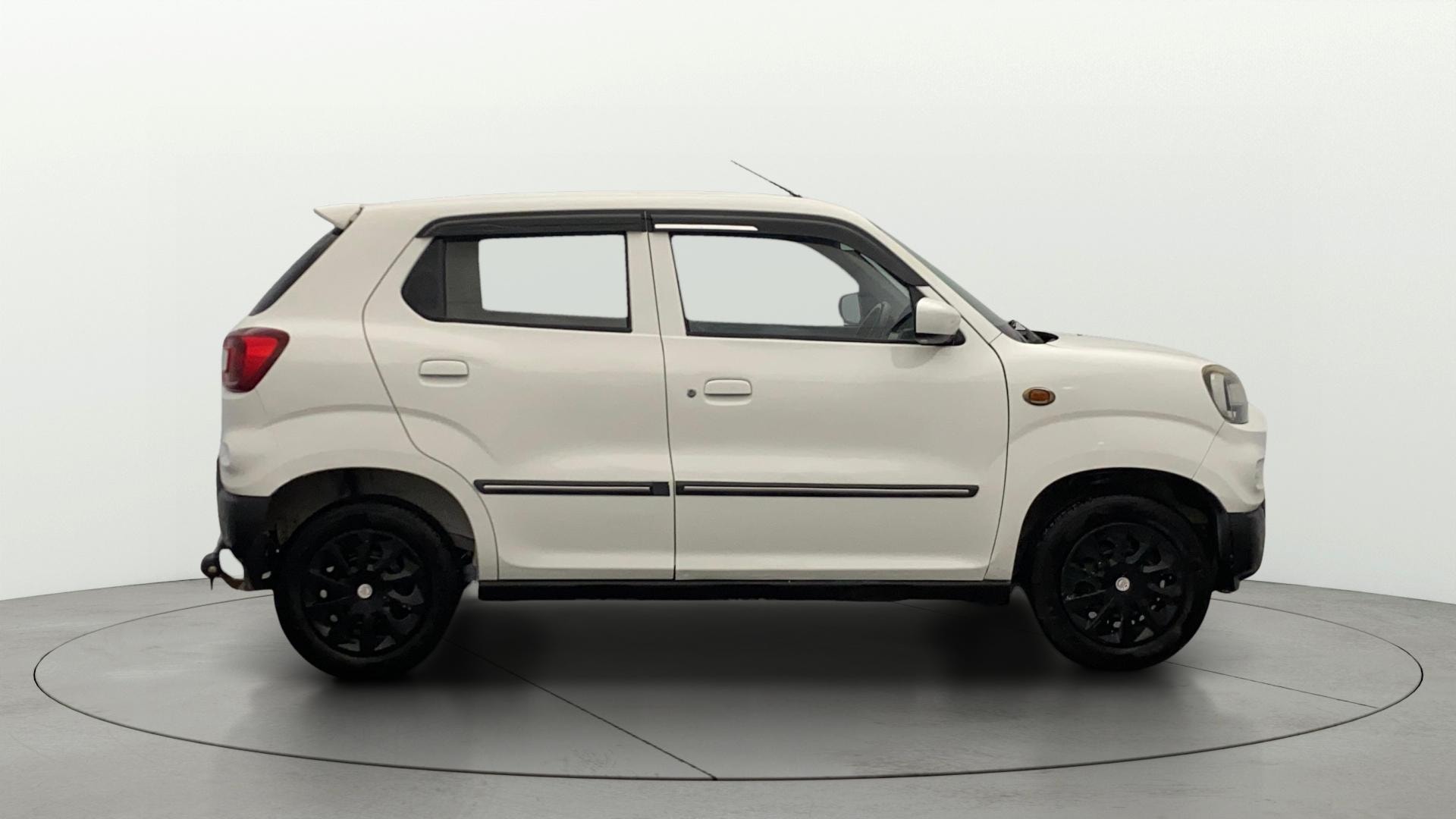 View 2021 Maruti Suzuki 1000 Base Variant Image 29 Used 2021 Maruti Suzuki 1000 Base Variant Image 29