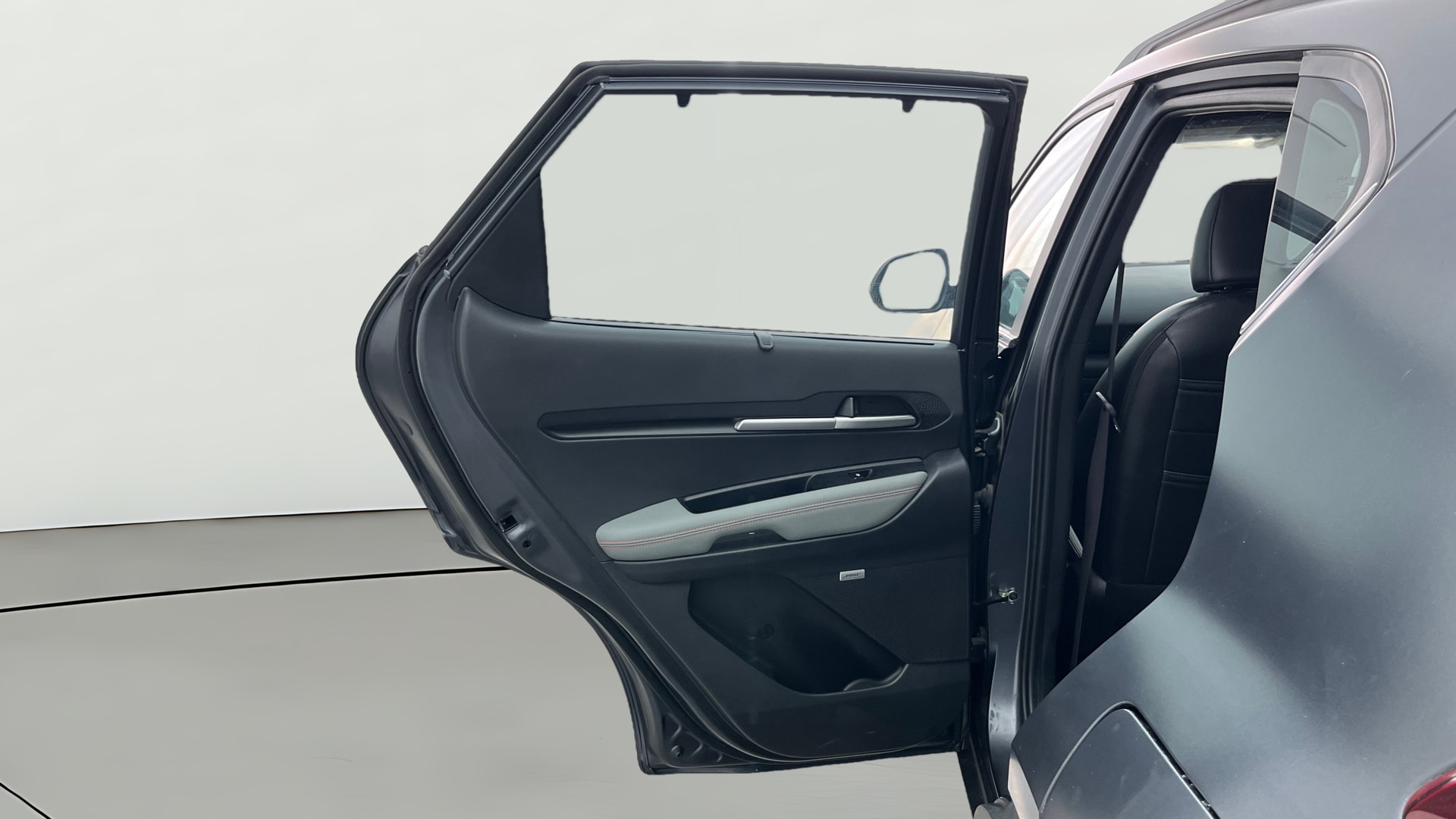 View 2023 Kia Sonet X-Line DCT Petrol Image 23 Used 2023 Kia Sonet X-Line DCT Petrol Image 23