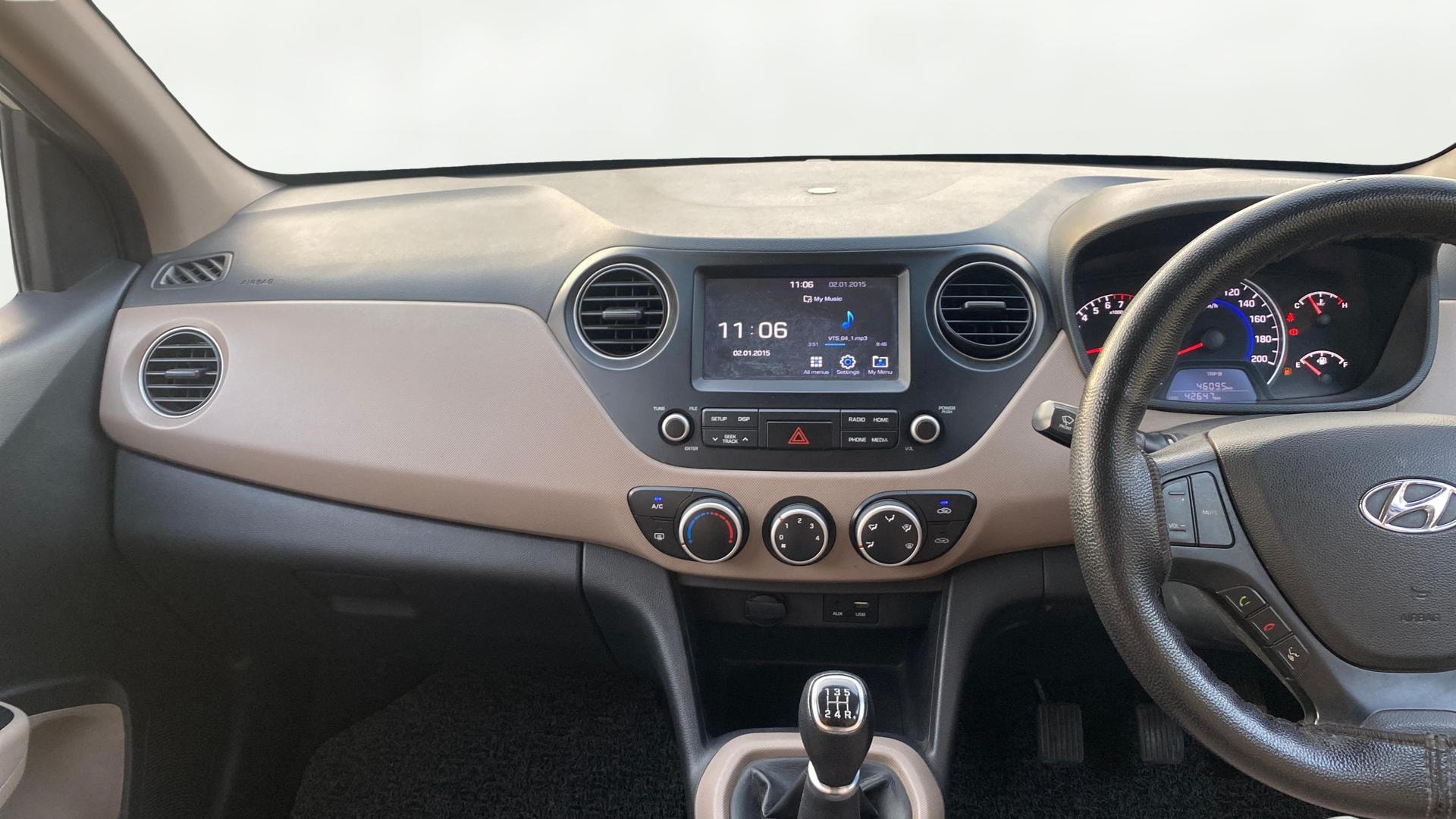 View 2018 Hyundai Grand i10 Sportz 1.2 Kappa Image 17 Used 2018 Hyundai Grand i10 Sportz 1.2 Kappa Image 17