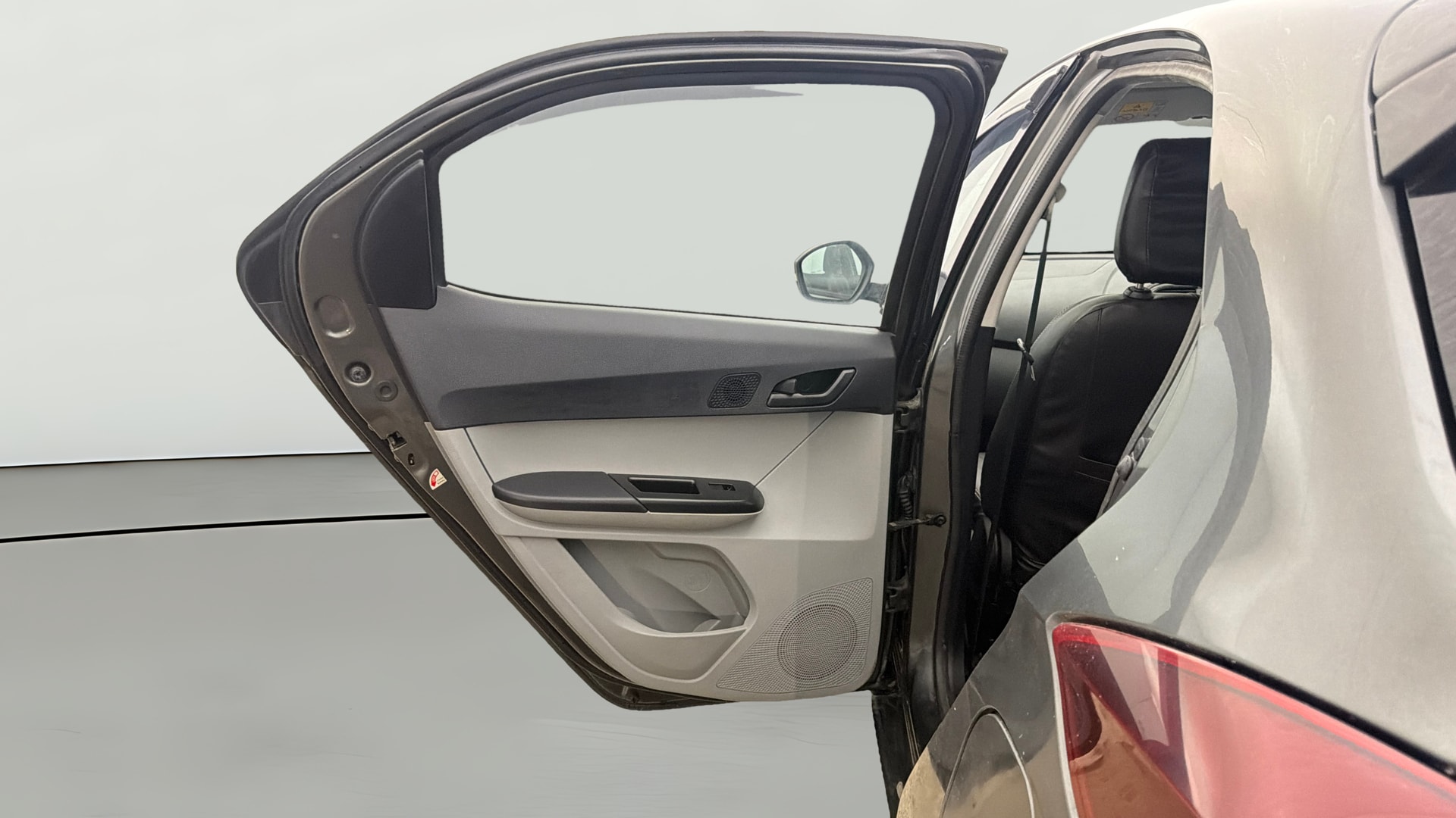 View 2021 Tata Tiago Revotorq XB Image 14 Used 2021 Tata Tiago Revotorq XB Image 14