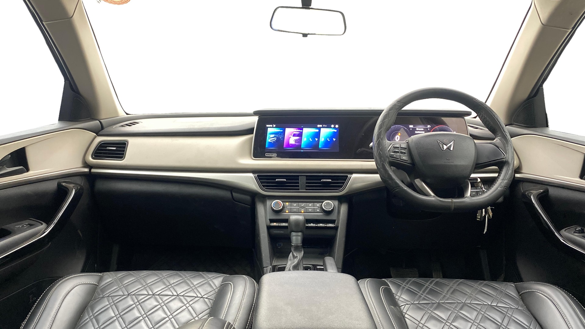 Used 2023 Mahindra XUV700 Used 2023 Mahindra XUV700